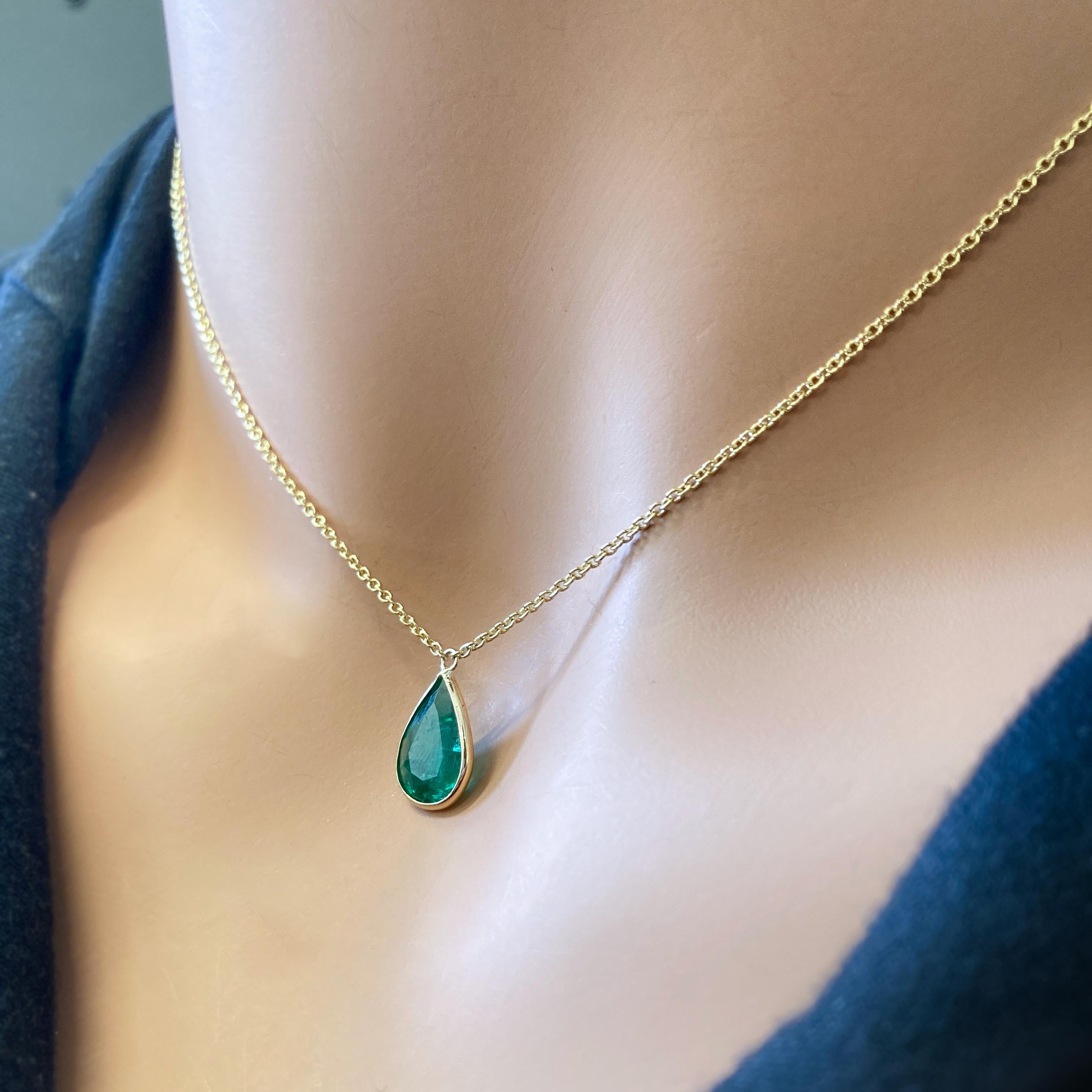 Contemporary 1.91 Carat Green Emerald Pear Shape Fashion Necklaces In 14K Yellow Gold For Sale
