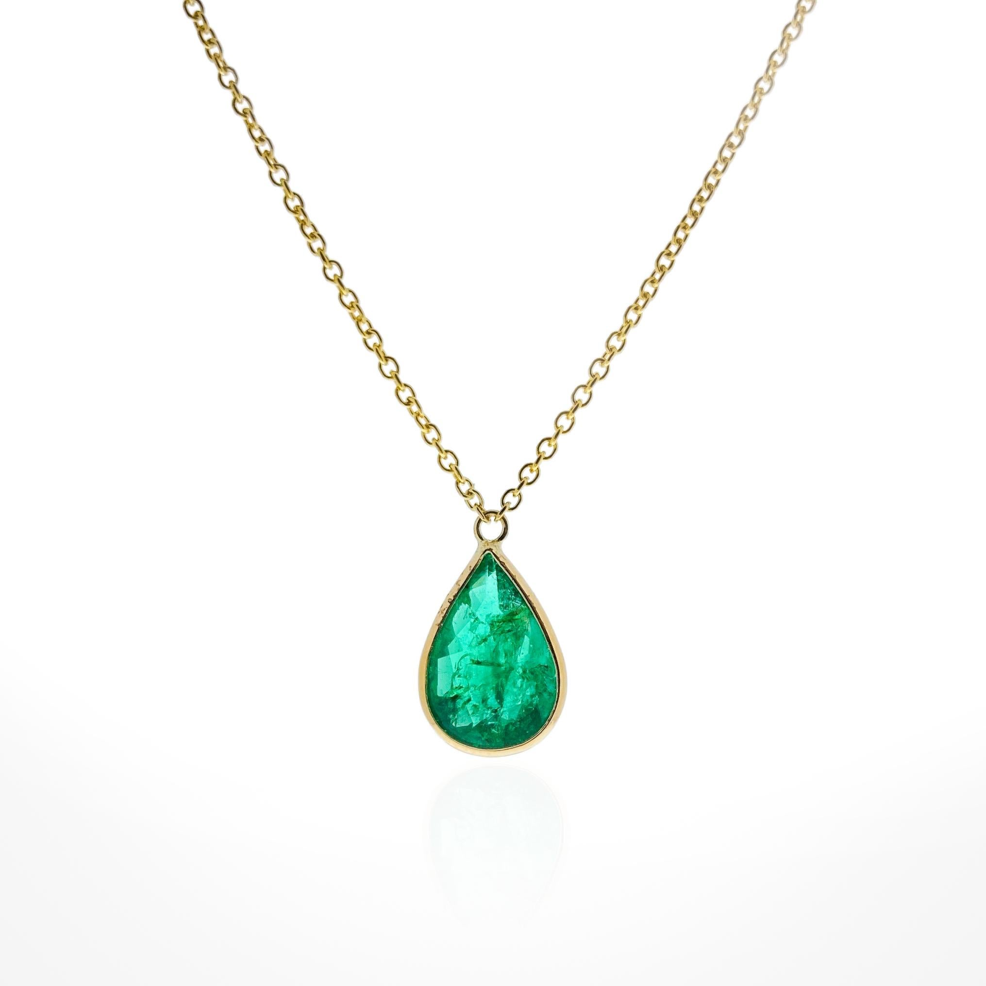 Pear Cut 1.91 Carat Green Emerald Pear Shape Fashion Necklaces In 14K Yellow Gold For Sale