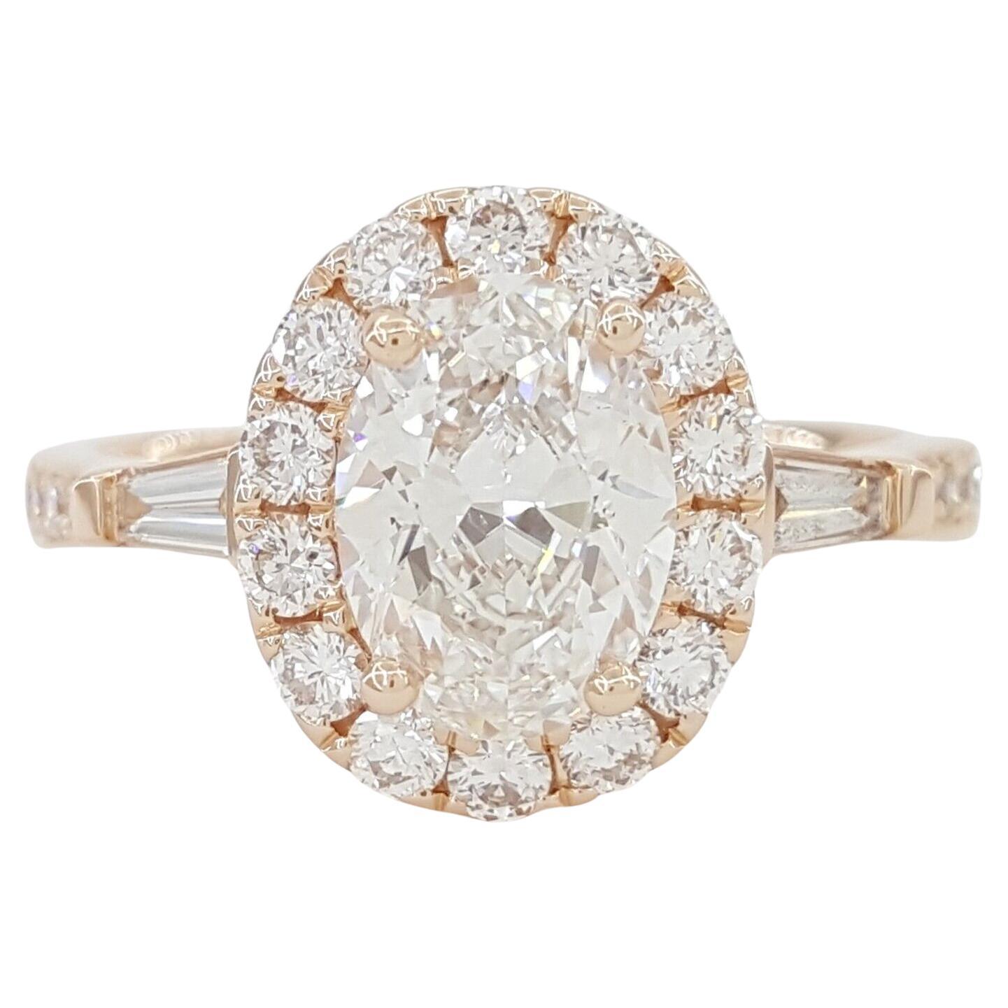 Anillo de compromiso halo de diamantes talla brillante oval de 1,91 quilates