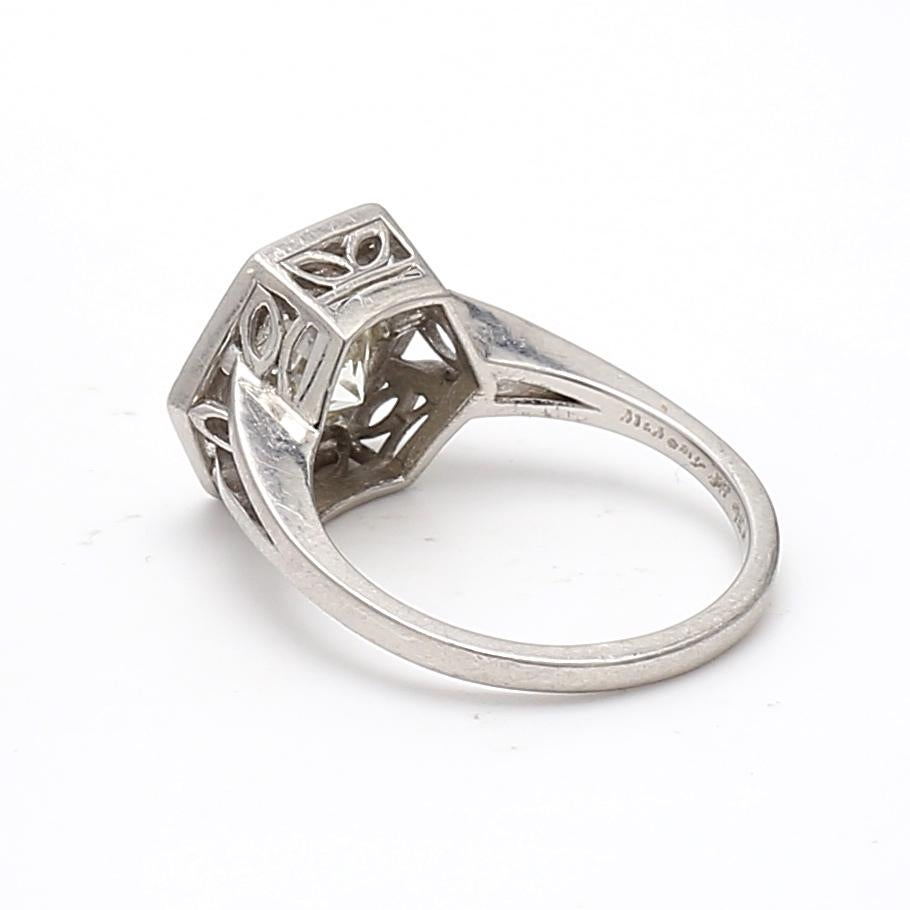 Anello di fidanzamento in platino con diamante tondo Brilliante M VS2 da 1,91 carati in vendita 2