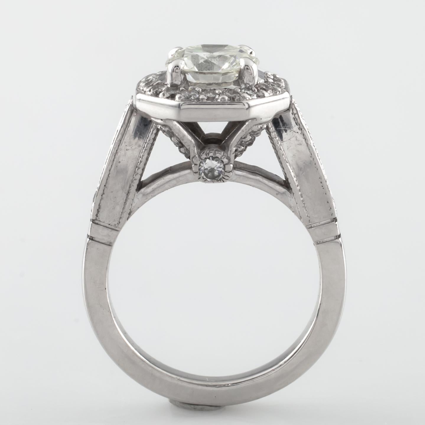 1.91 Karat runder Diamant Halo 18 Karat Weißgold Verlobungsring GIA zertifiziert für Damen oder Herren im Angebot