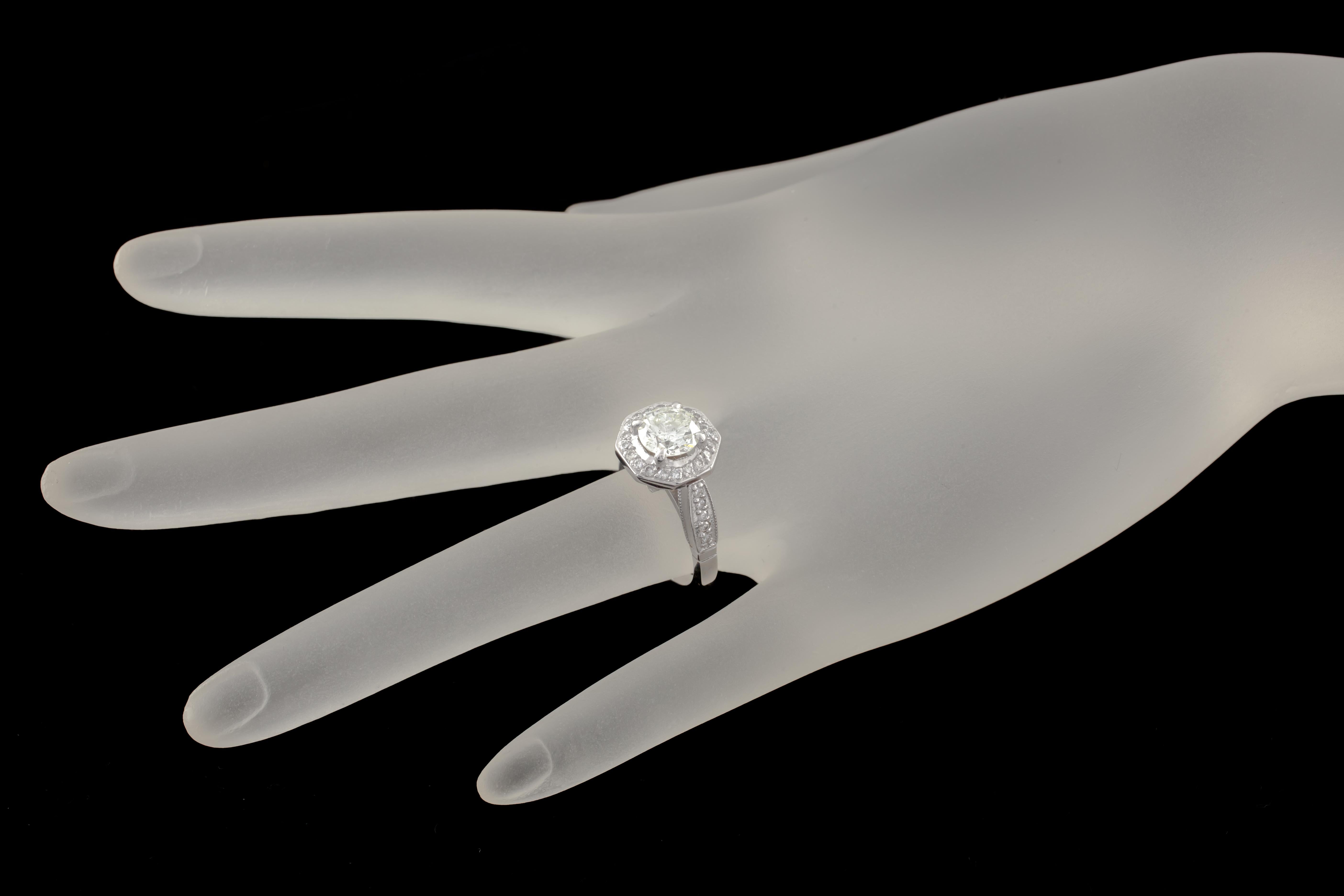 1.91 Karat runder Diamant Halo 18 Karat Weißgold Verlobungsring GIA zertifiziert im Angebot 2