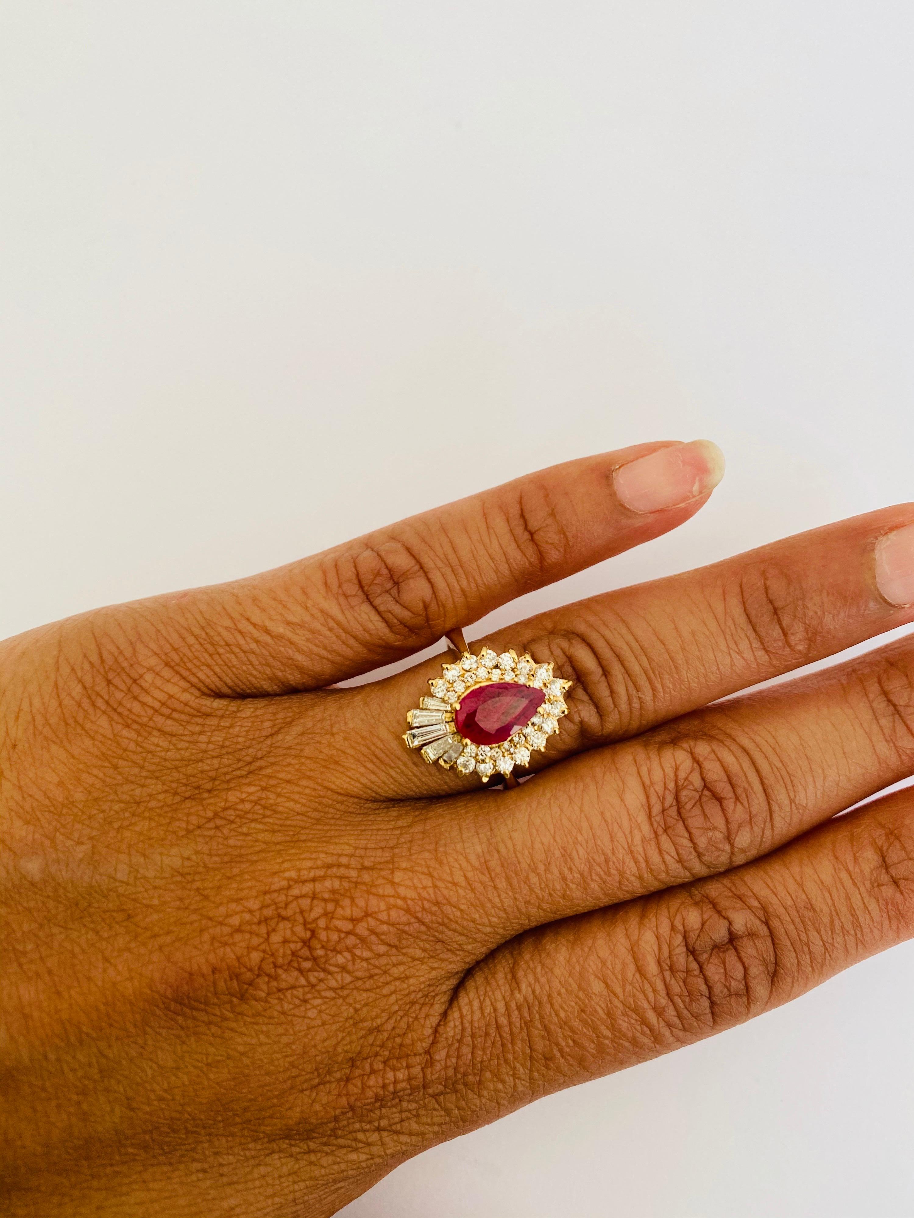 1.91 Carat Ruby Diamond 14 Karat Yellow Gold Cluster Ring In New Condition In Los Angeles, CA
