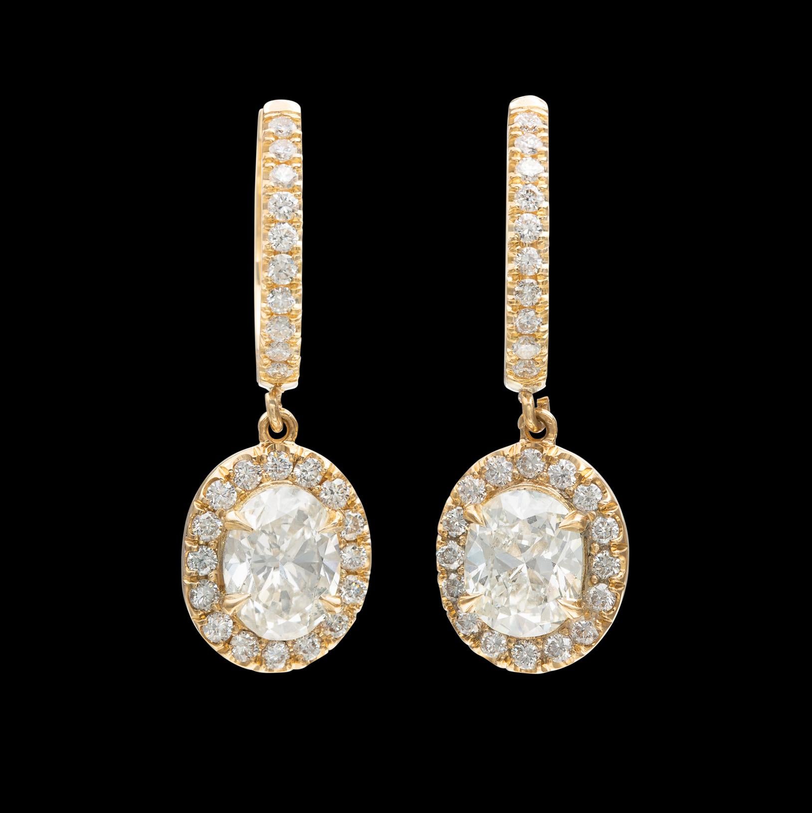 1,91 Karat ovale Diamant-Tropfen-Ohrringe von Salavetti (Ovalschliff) im Angebot