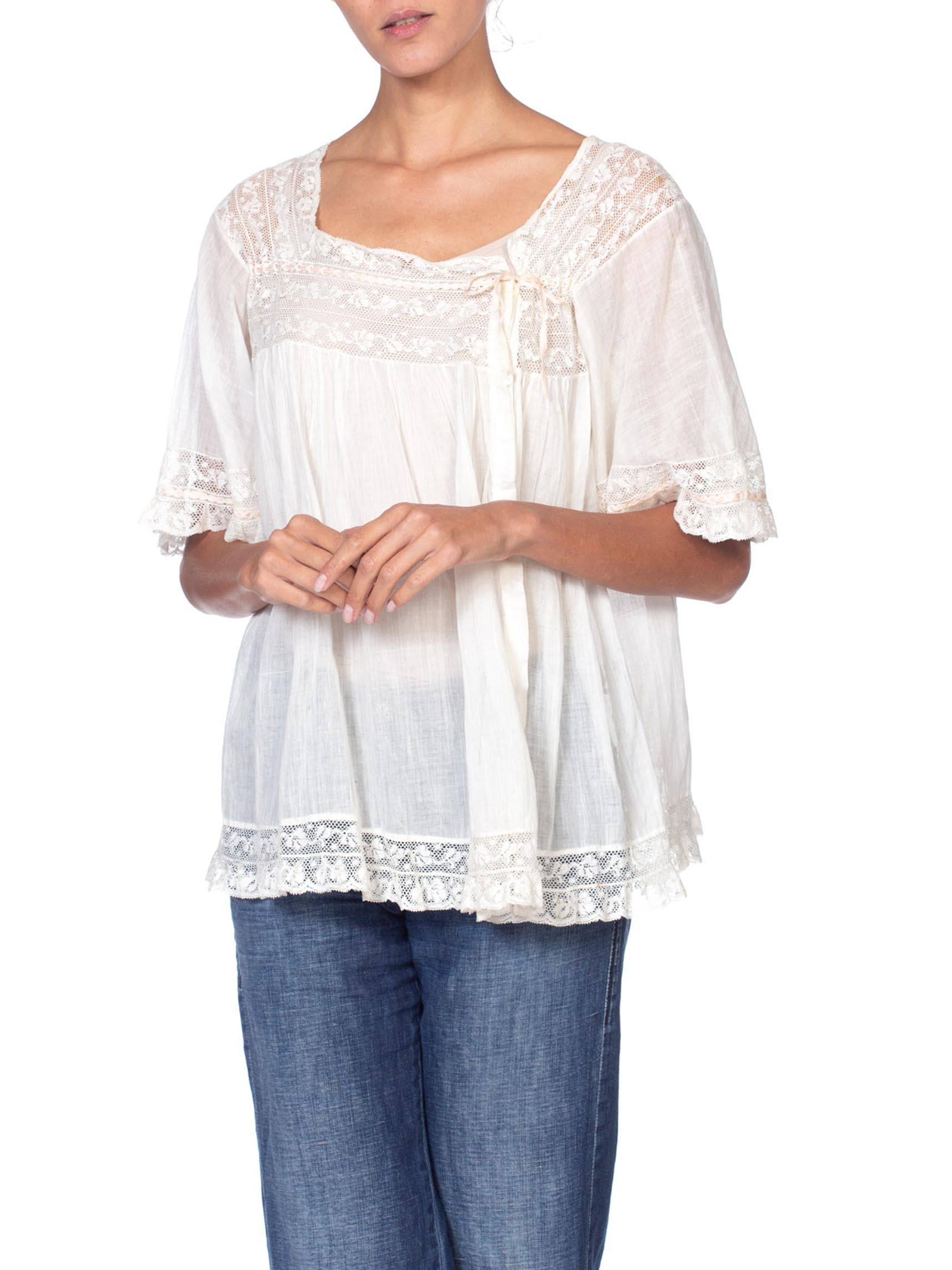 Victorian White Cotton Voile & Lace Oversized Boho Bed Jacket Top In Excellent Condition In New York, NY