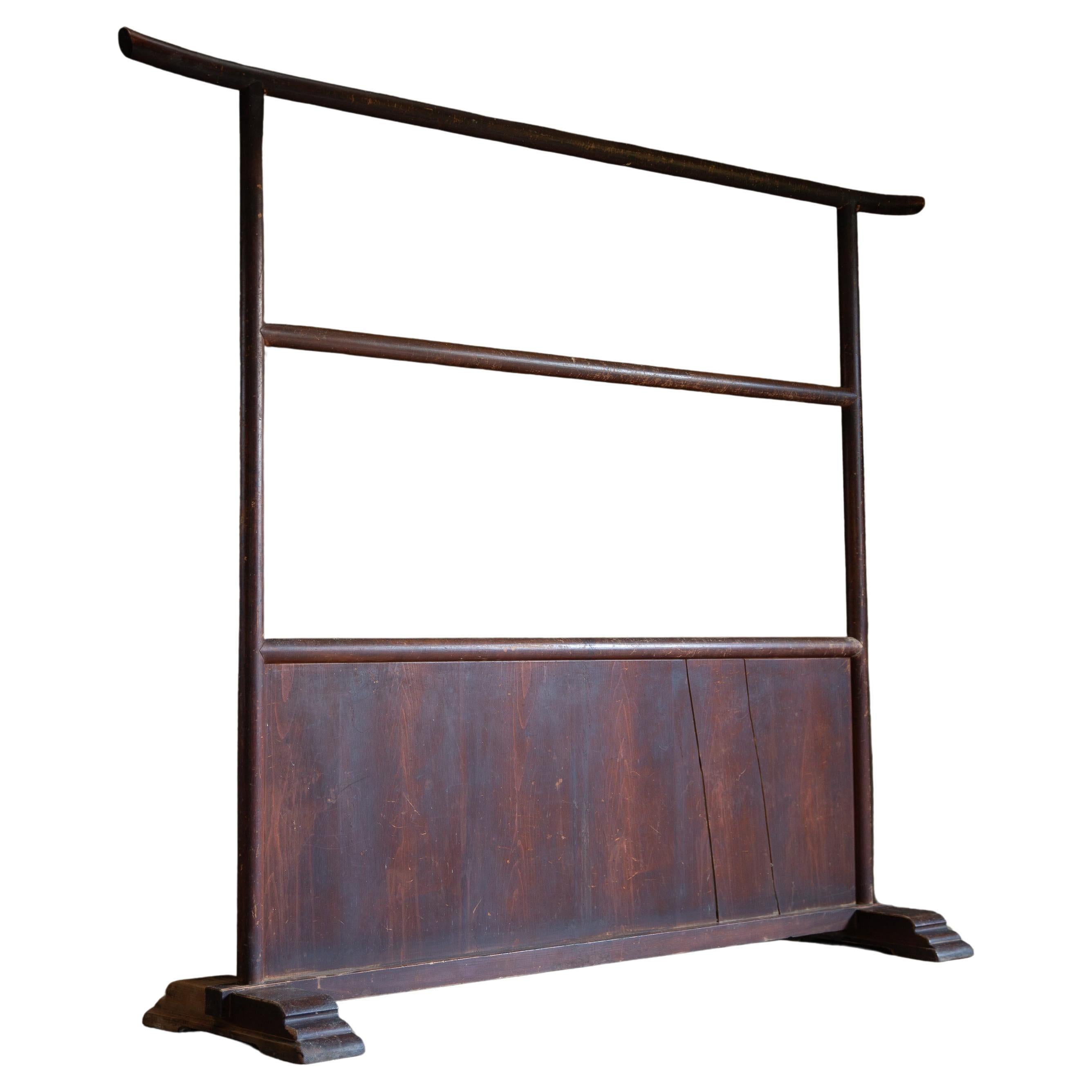 What is a kimono stand?