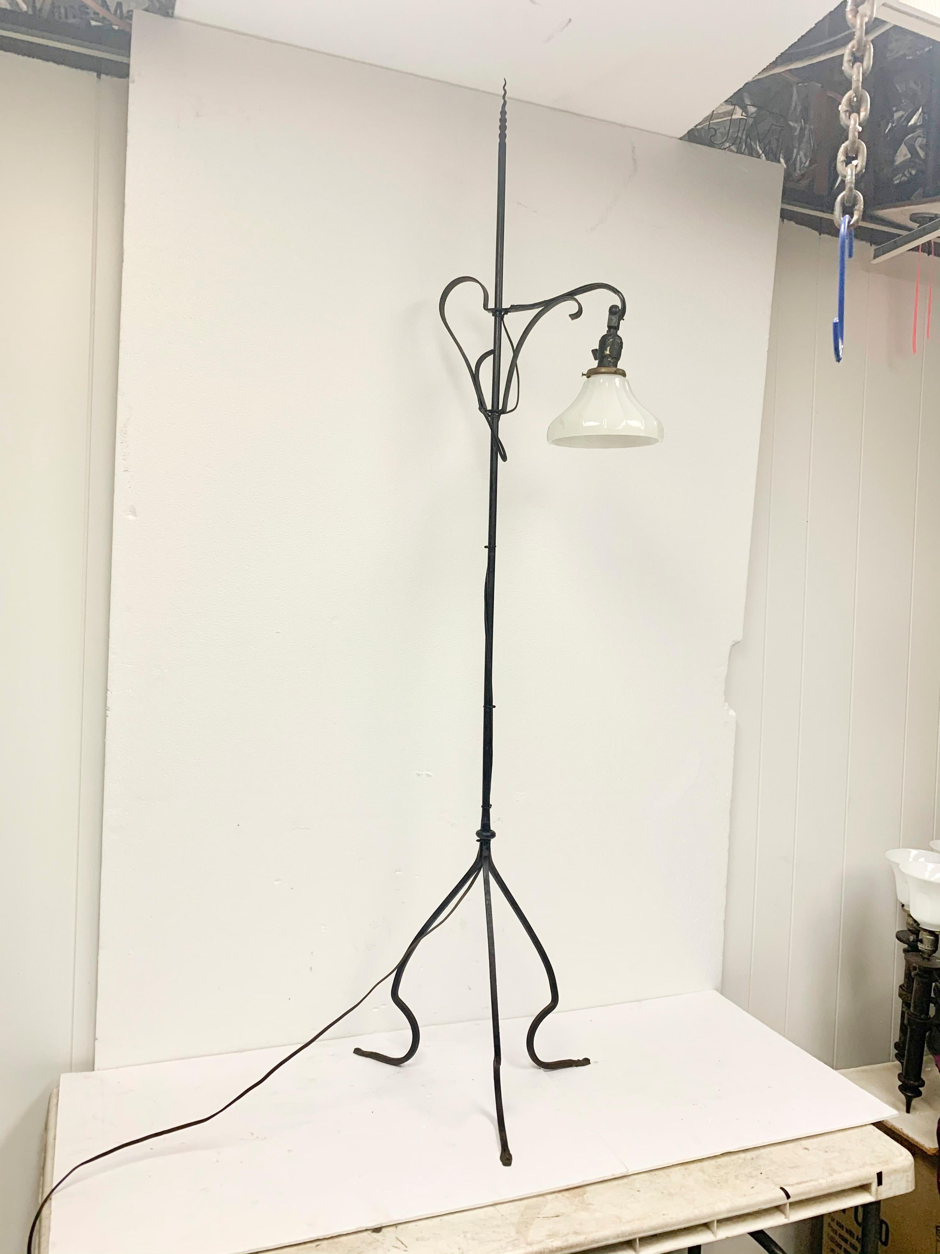 1910 American Craftsman Floor Lamp of Wrought Iron with Glass Shade Spiral Twist In Good Condition In New York, NY
