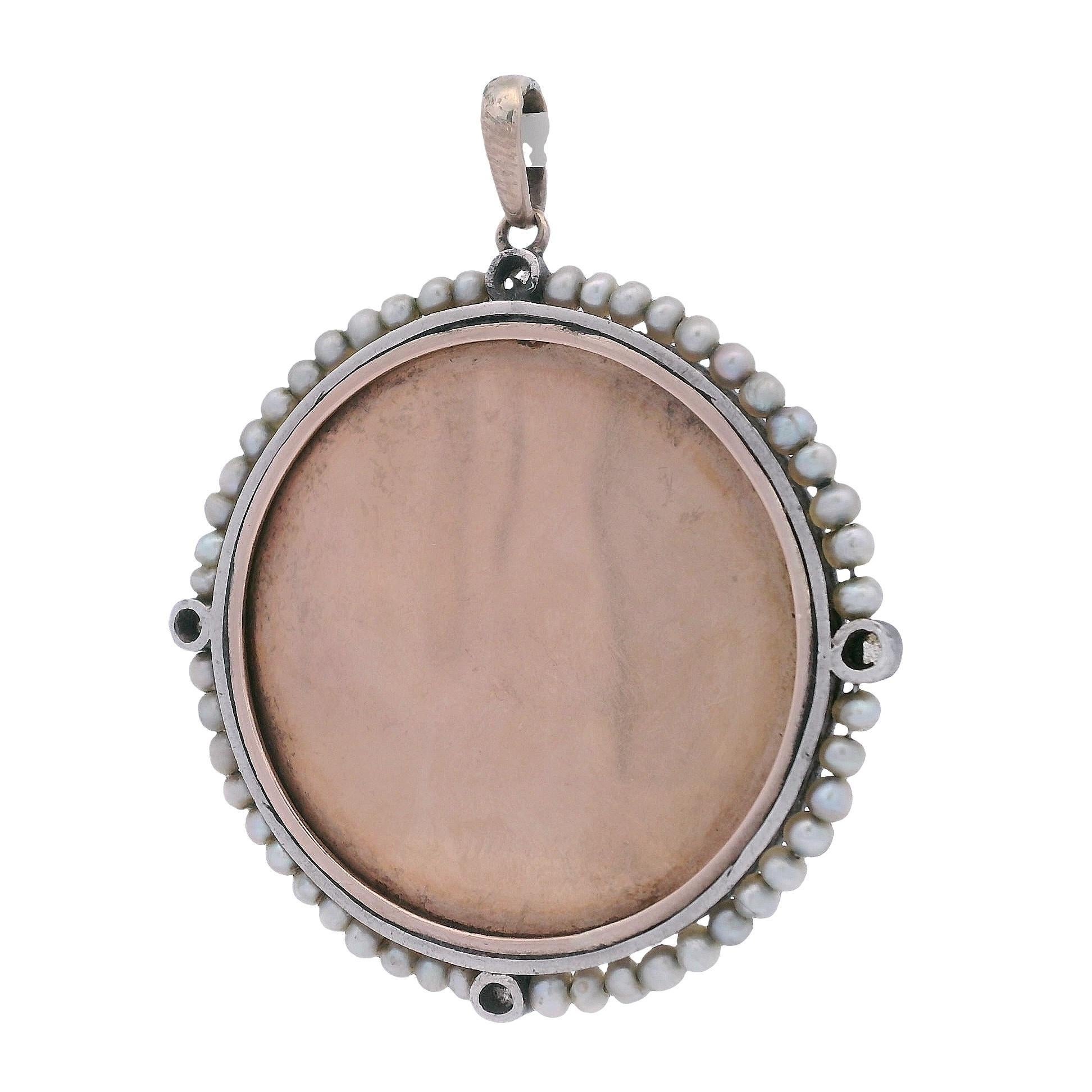 1910 Pendentif religieux en or 18k avec perles, diamants et corail en vente 1