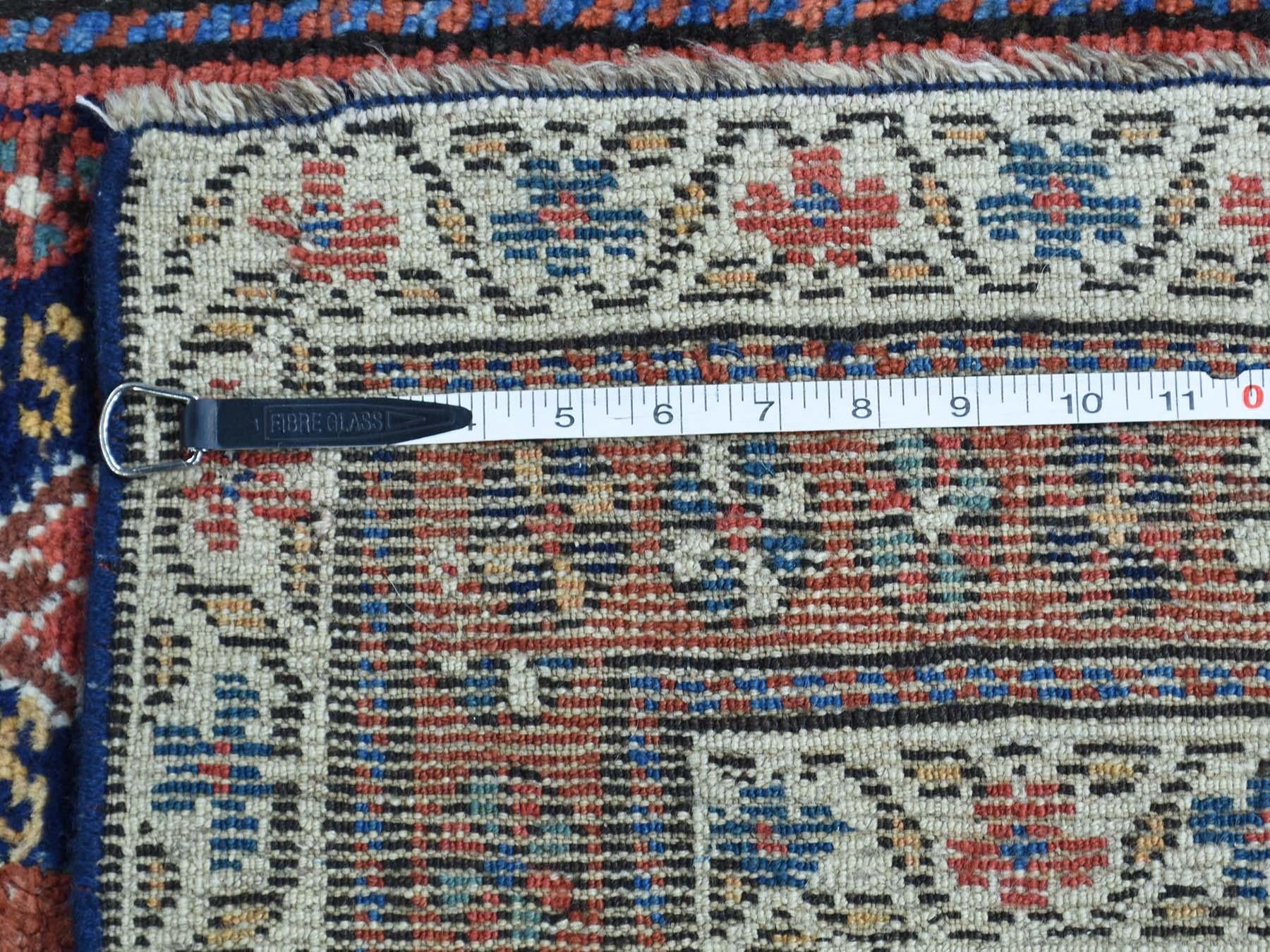 Tapis de couloir large persan ancien du Nord-Ouest de 1910, audacieux et saisissant en vente 4