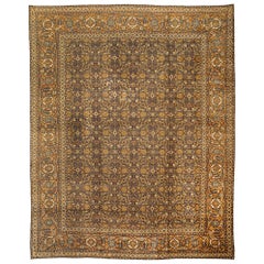1910 Antiker persischer Täbris-Teppich mit beigefarbenen und rostfarbenen Blumendetails auf braunem Feld
