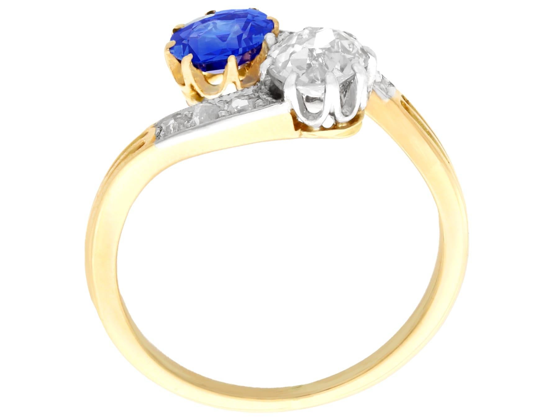 Antiker Twist-Ring aus Gelbgold mit Saphiren und Diamanten im Angebot 1