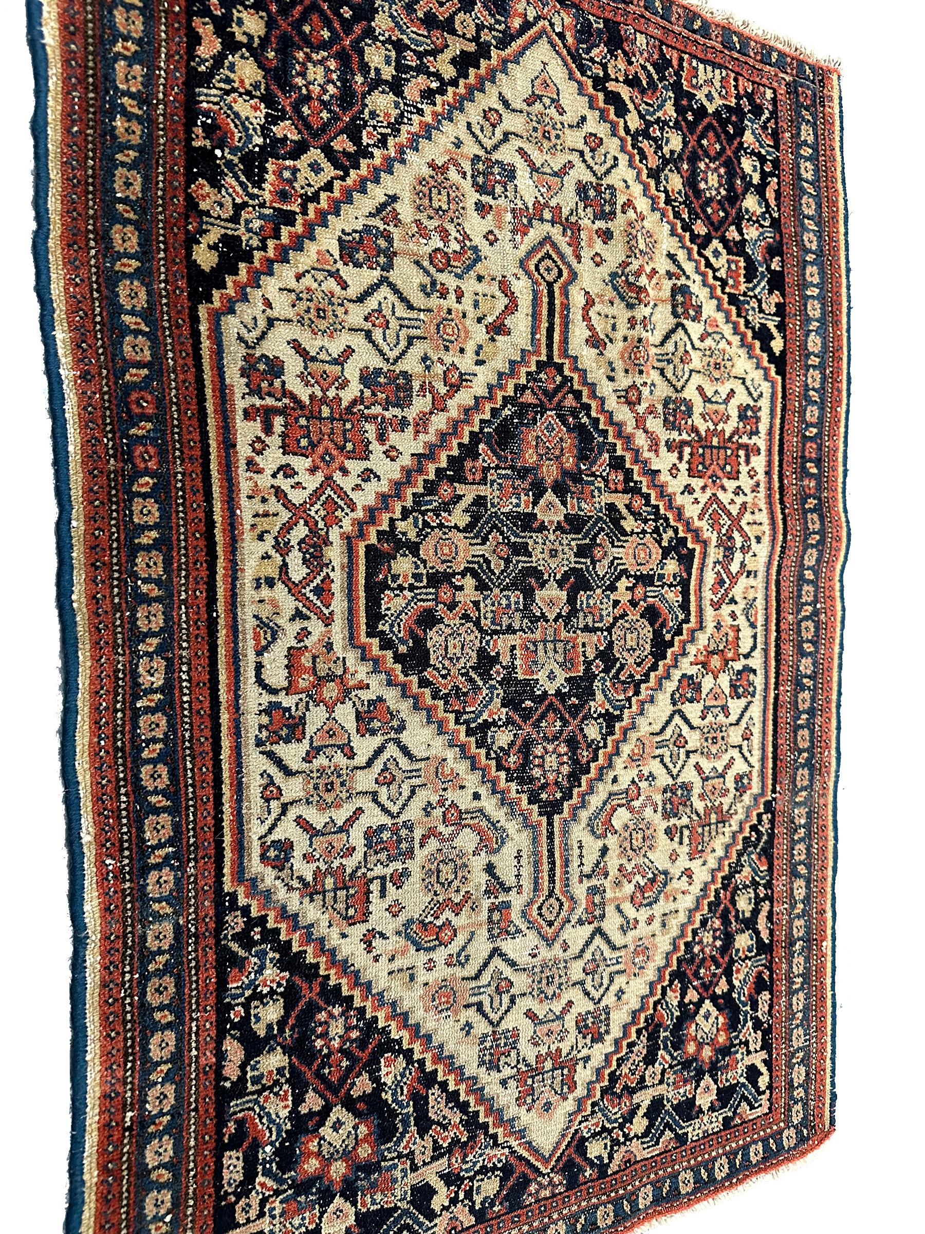 1910 Antique Senneh Rug Handmade Geometric 2x3 61cm x 92cm In Good Condition For Sale In New York, NY