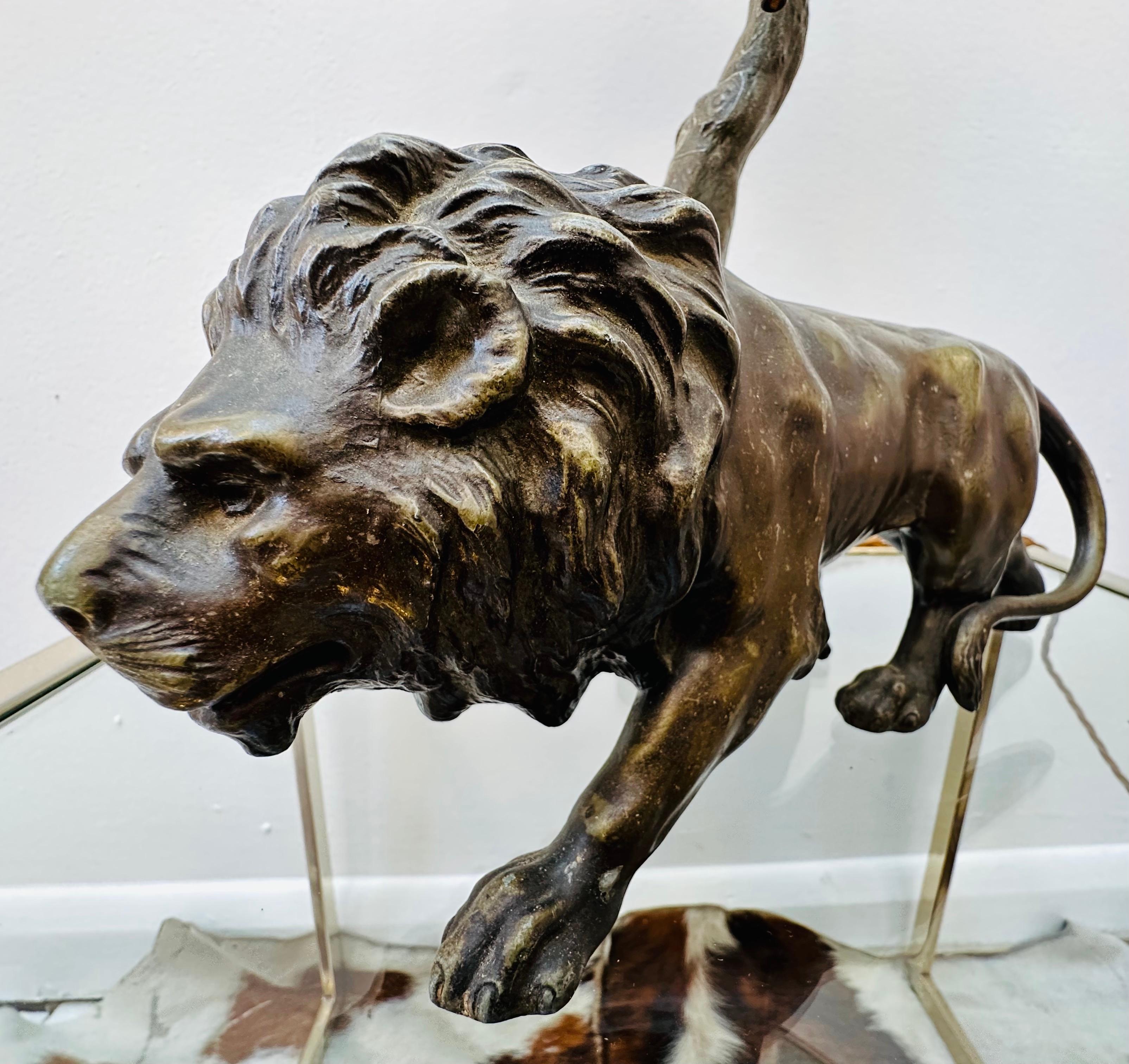 1910 Antique Spelter Bronze Effect Prowling Lion Table Lamp Inc Original Shade For Sale 2