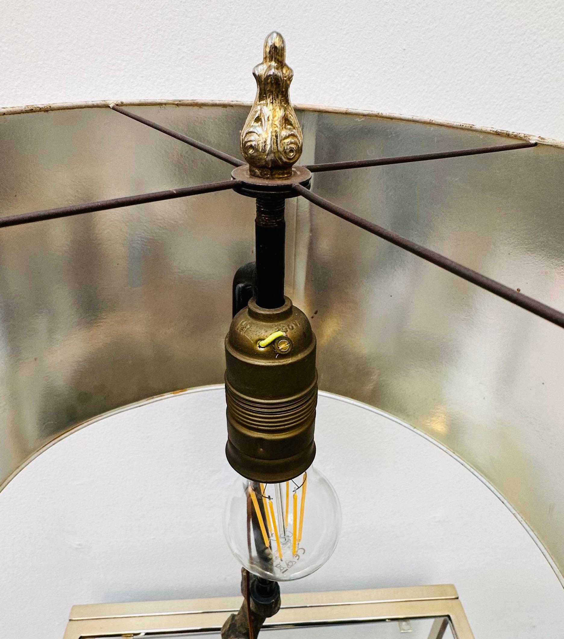 1910 Antike Zinnbronze-Effekt-Löwe-Tischlampe mit Original-Schirm im Angebot 10
