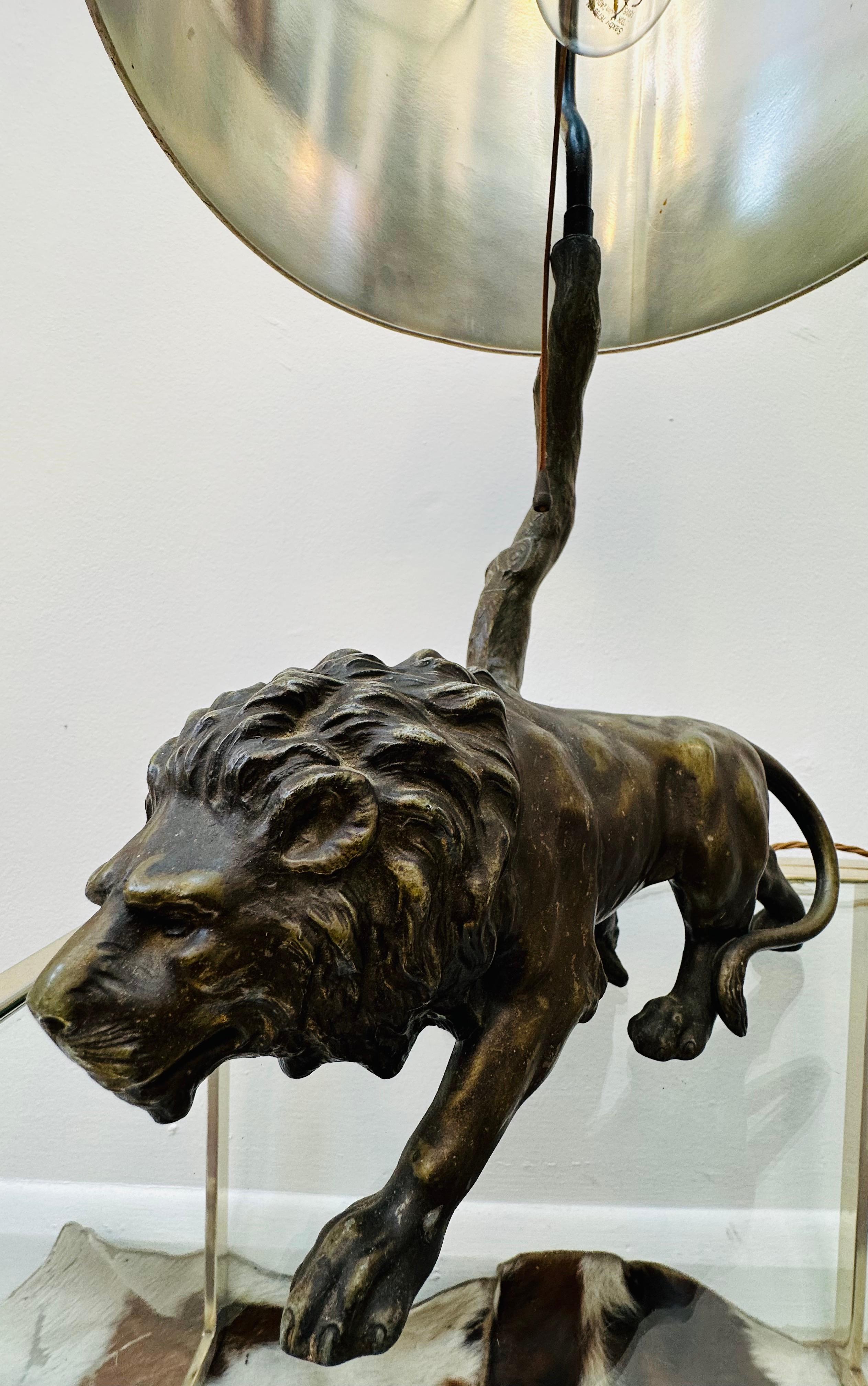 1910 Antique Spelter Bronze Effect Prowling Lion Table Lamp inc Original Shade en vente 2
