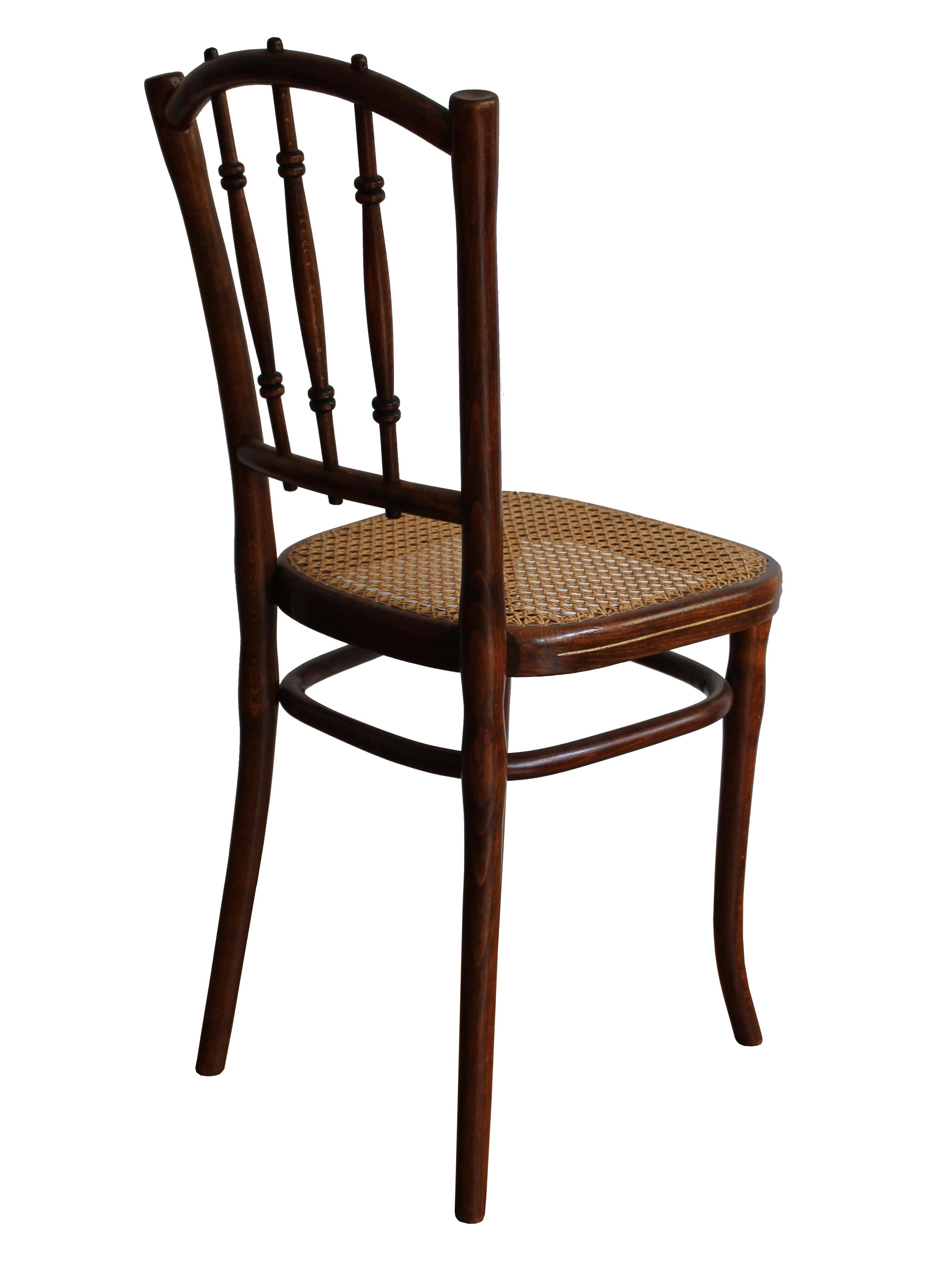 A pair of rare dining chairs produced by Thonet Austria circa 1910.
These bentwood dining chairs have a beautiful 