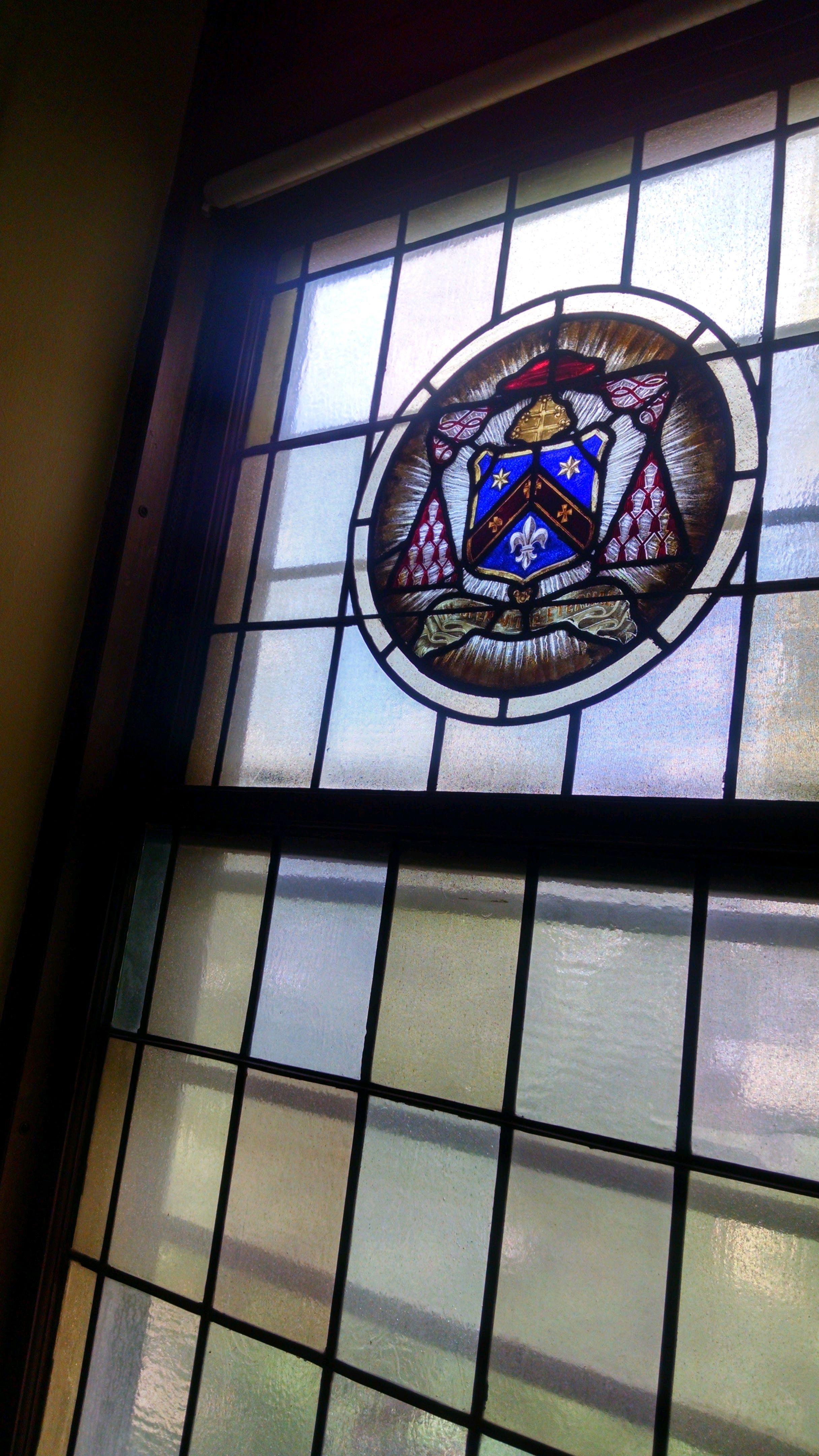 Early 20th Century 1910 Arts & Crafts Stained Leaded Glass Window with Fleur de Lis and Star Motif