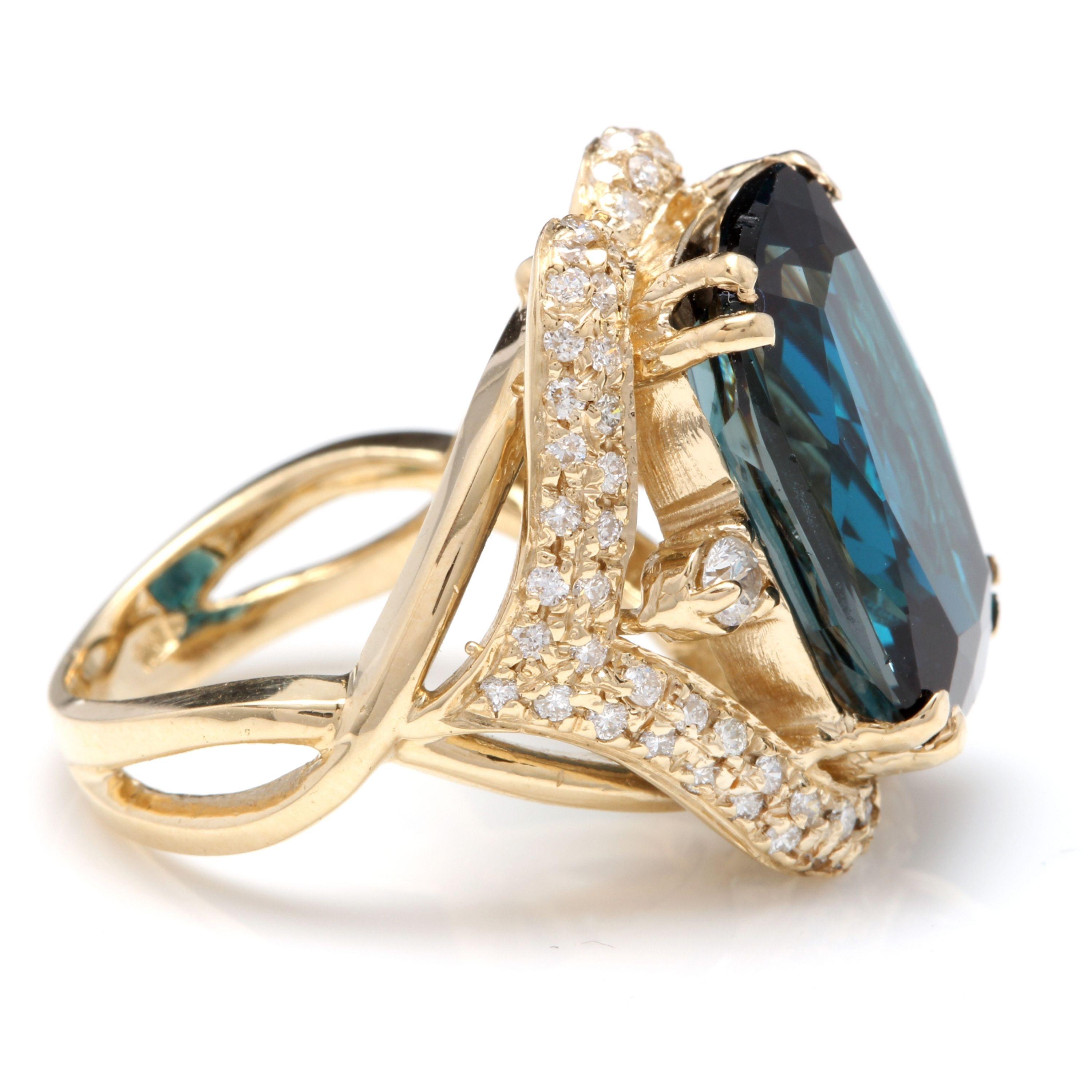Taille mixte Bague en or jaune 14 carats avec topaze bleue naturelle de Londres de 19,10 carats et diamants en vente