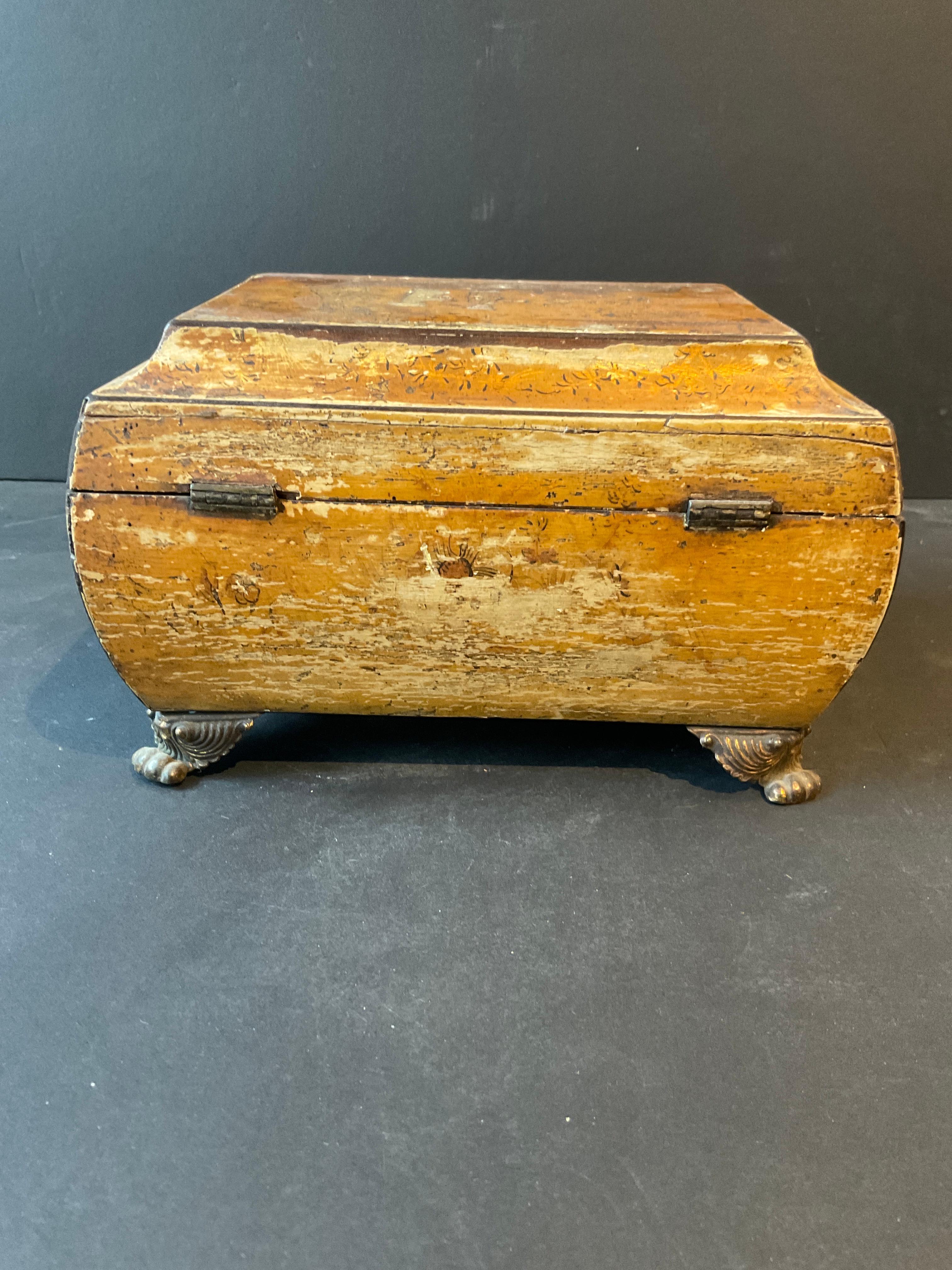 1910 Chinoiserie Painted Box For Sale 1