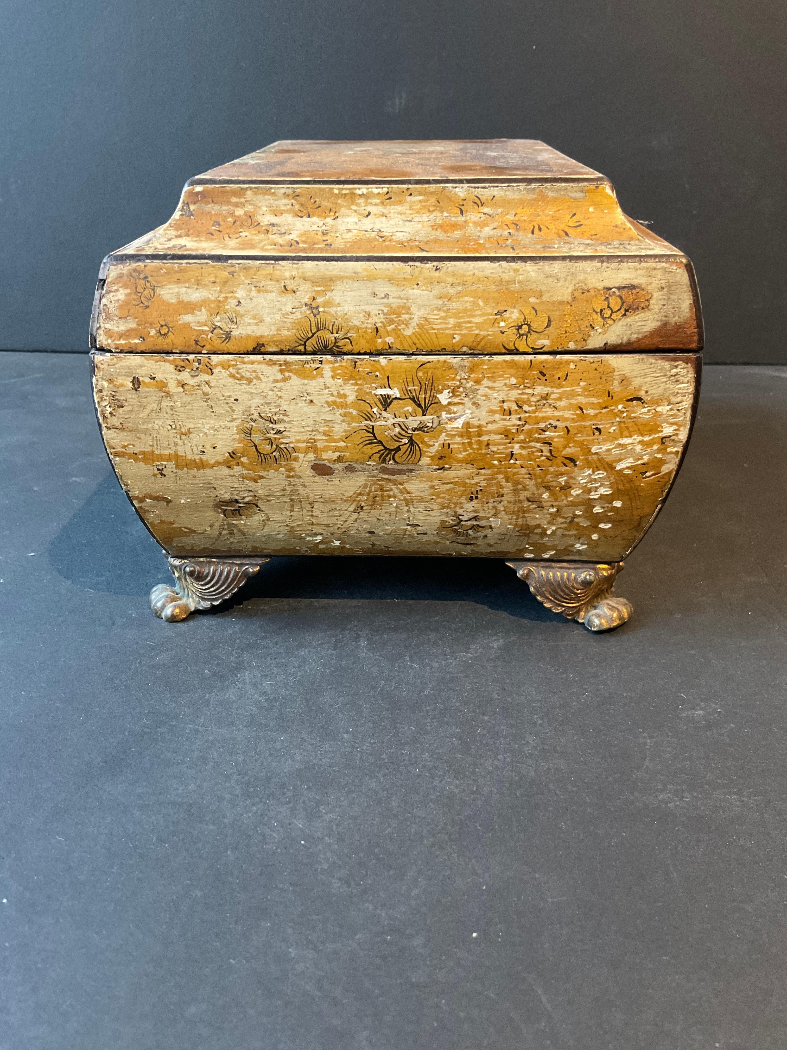 1910 Chinoiserie Painted Box For Sale 2