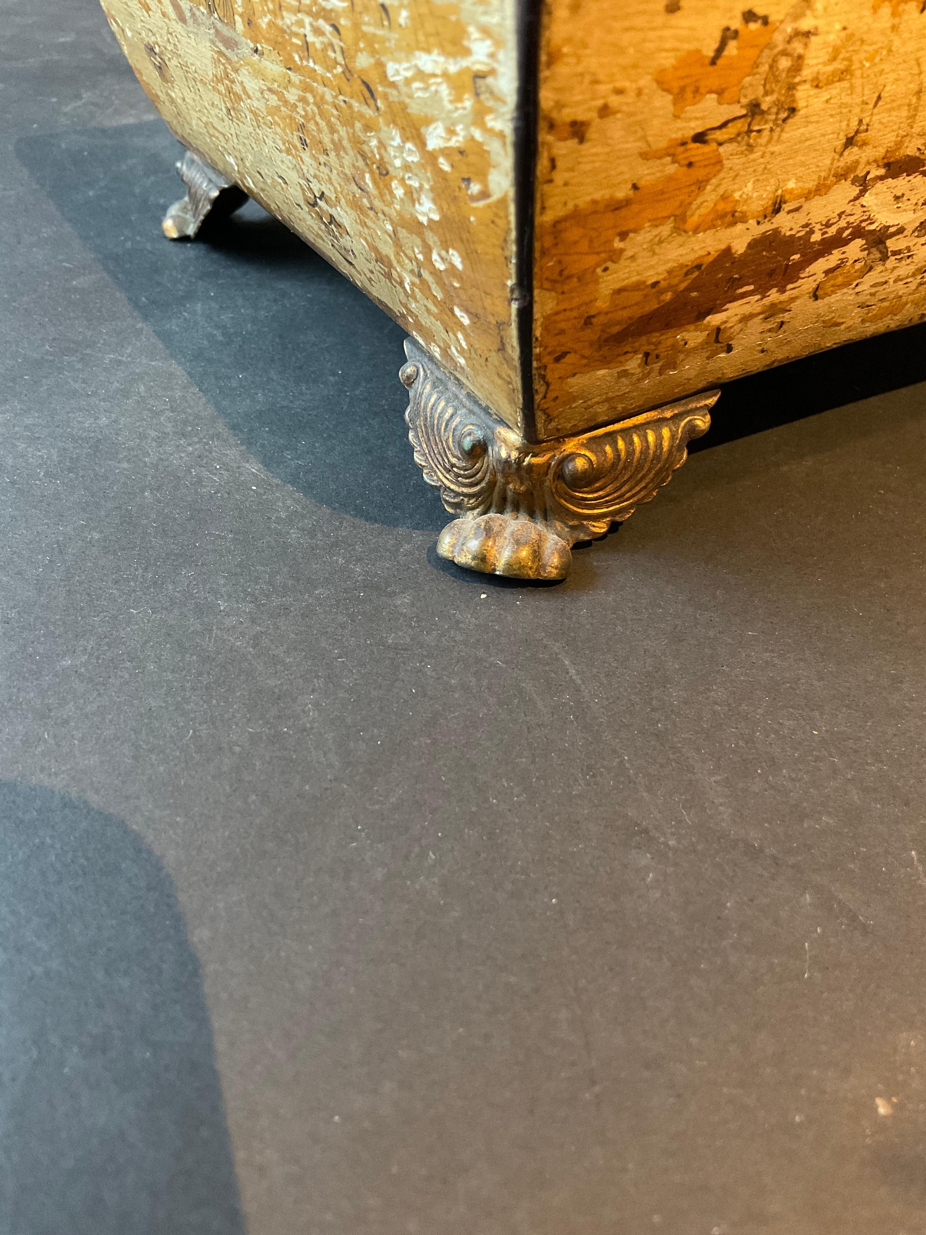 1910 Chinoiserie Painted Box For Sale 3