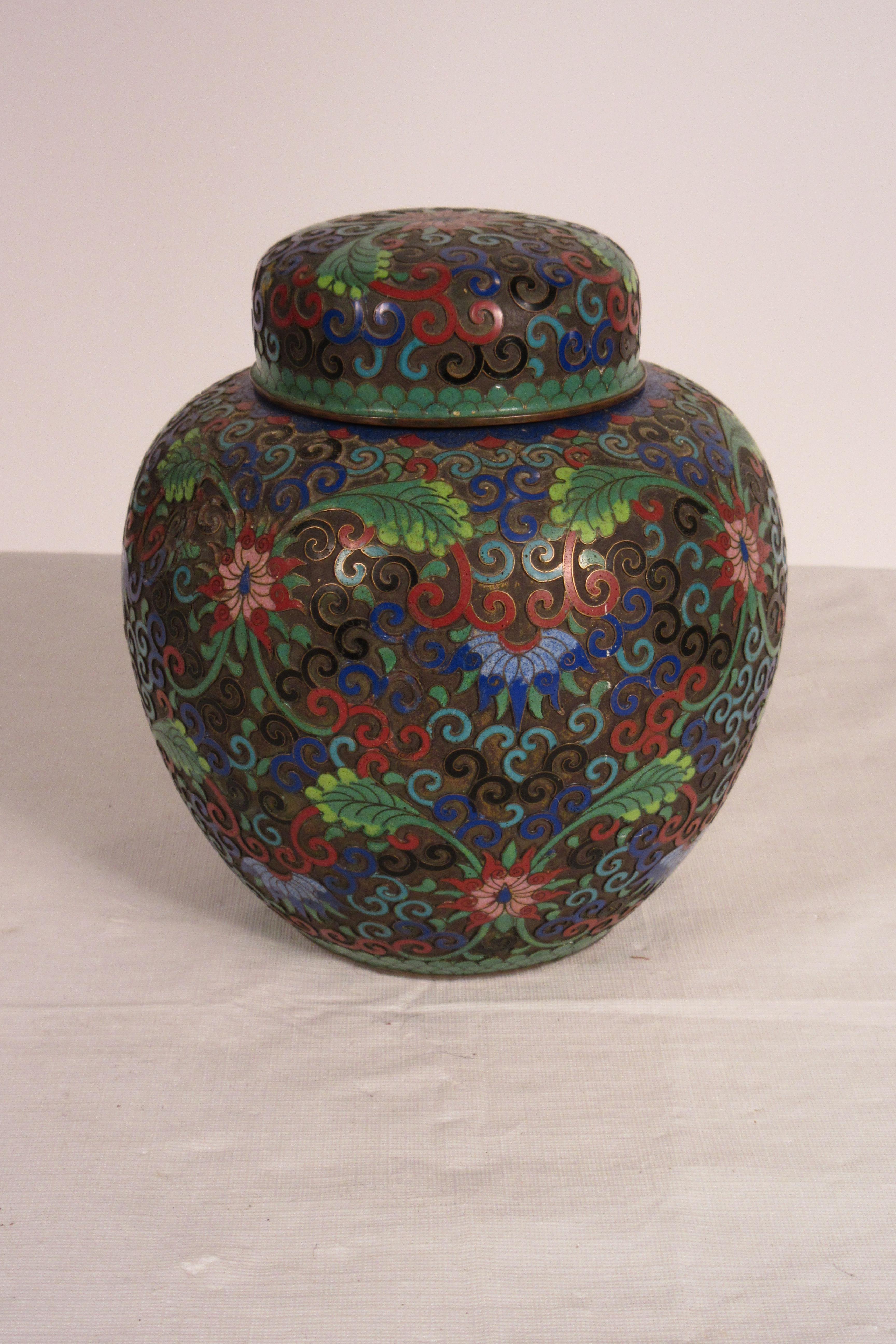 Tarro de cloisonné con tapa de 1910 en Bastante bueno estado para la venta en Tarrytown, NY