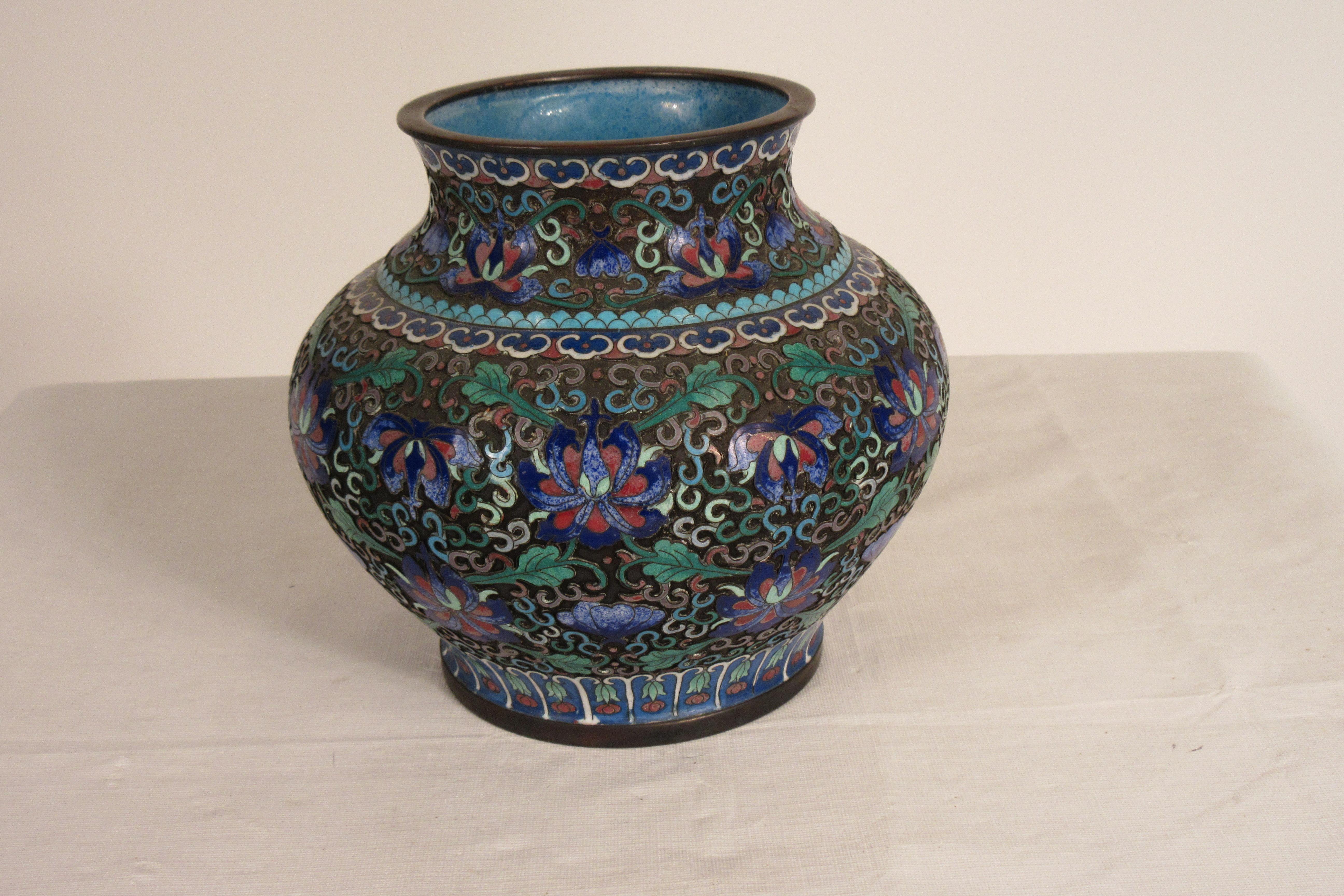 cloisonné-Vase von 1910.