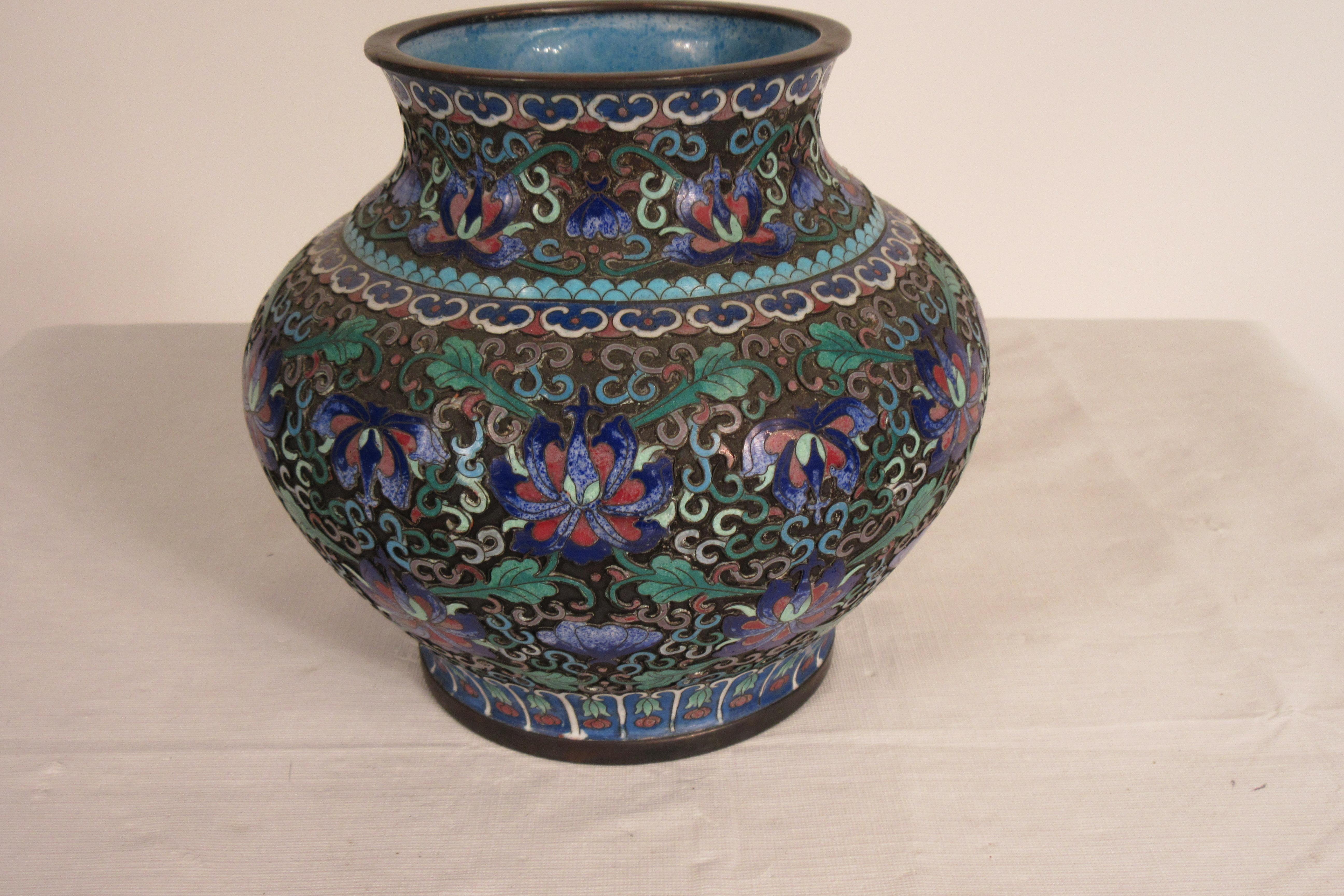 1910 Cloisonné Vase In Good Condition For Sale In Tarrytown, NY