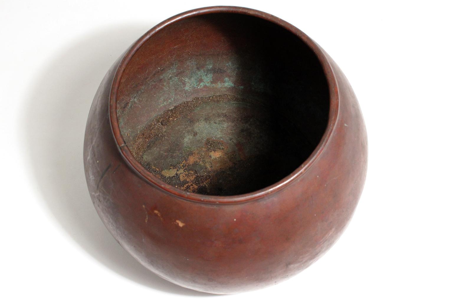 American 1910 Dirk Van Erp & D’arcy Gaw Hand-Hammered Copper Warty Jardiniere Vase Pot For Sale