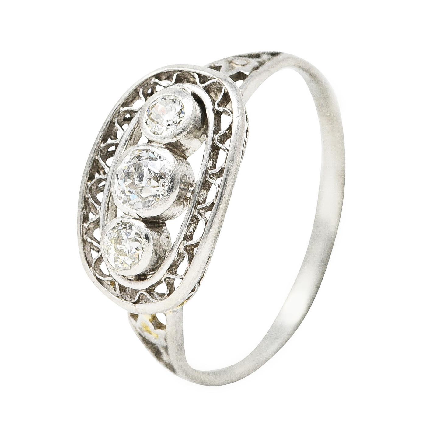 1910 Edwardian 0.27 Carat Old Mine Diamond Antique Three Stone Band Ring 3