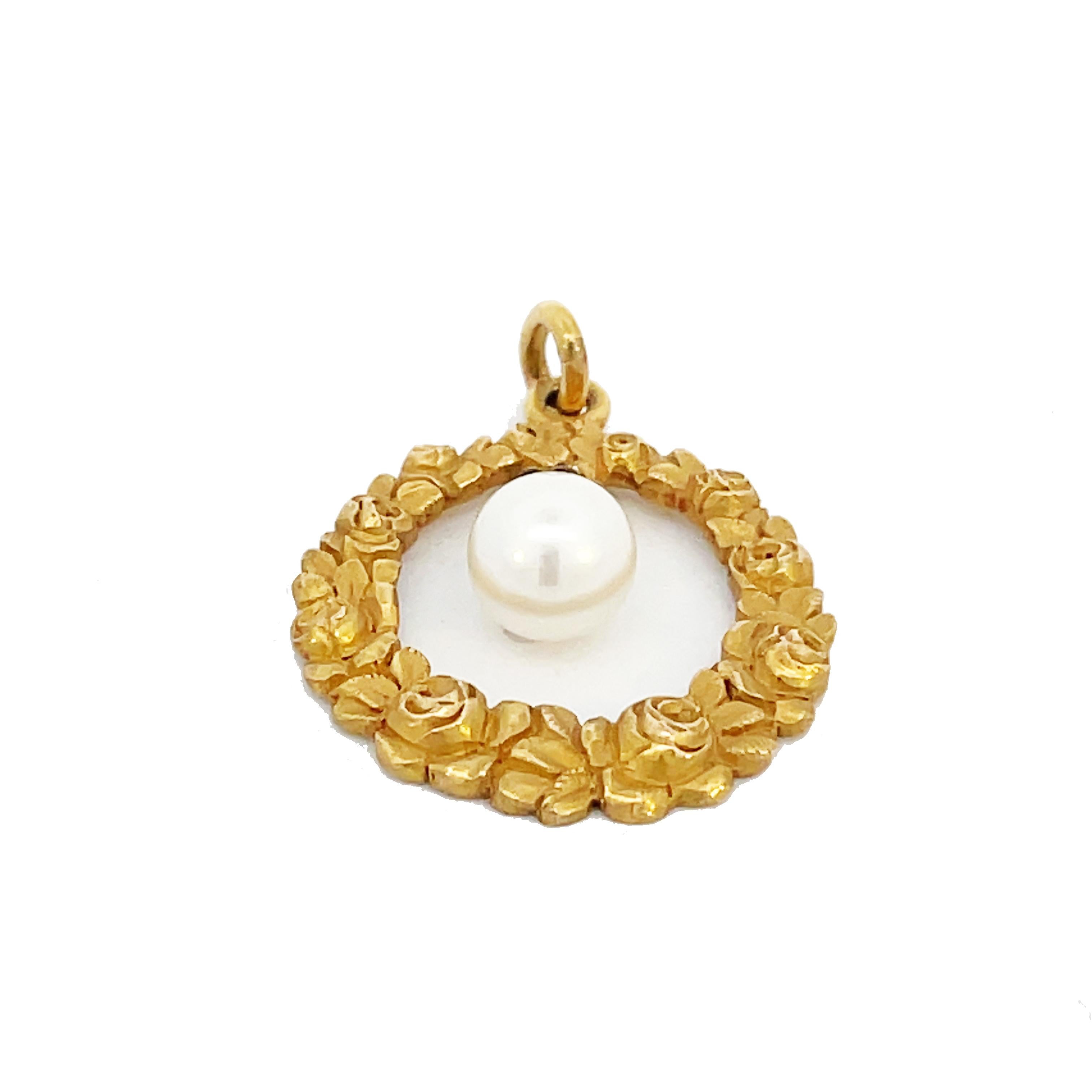 Pendentif autrichien édouardien de 1910 en or jaune 14 carats, perles et roses en vente 1