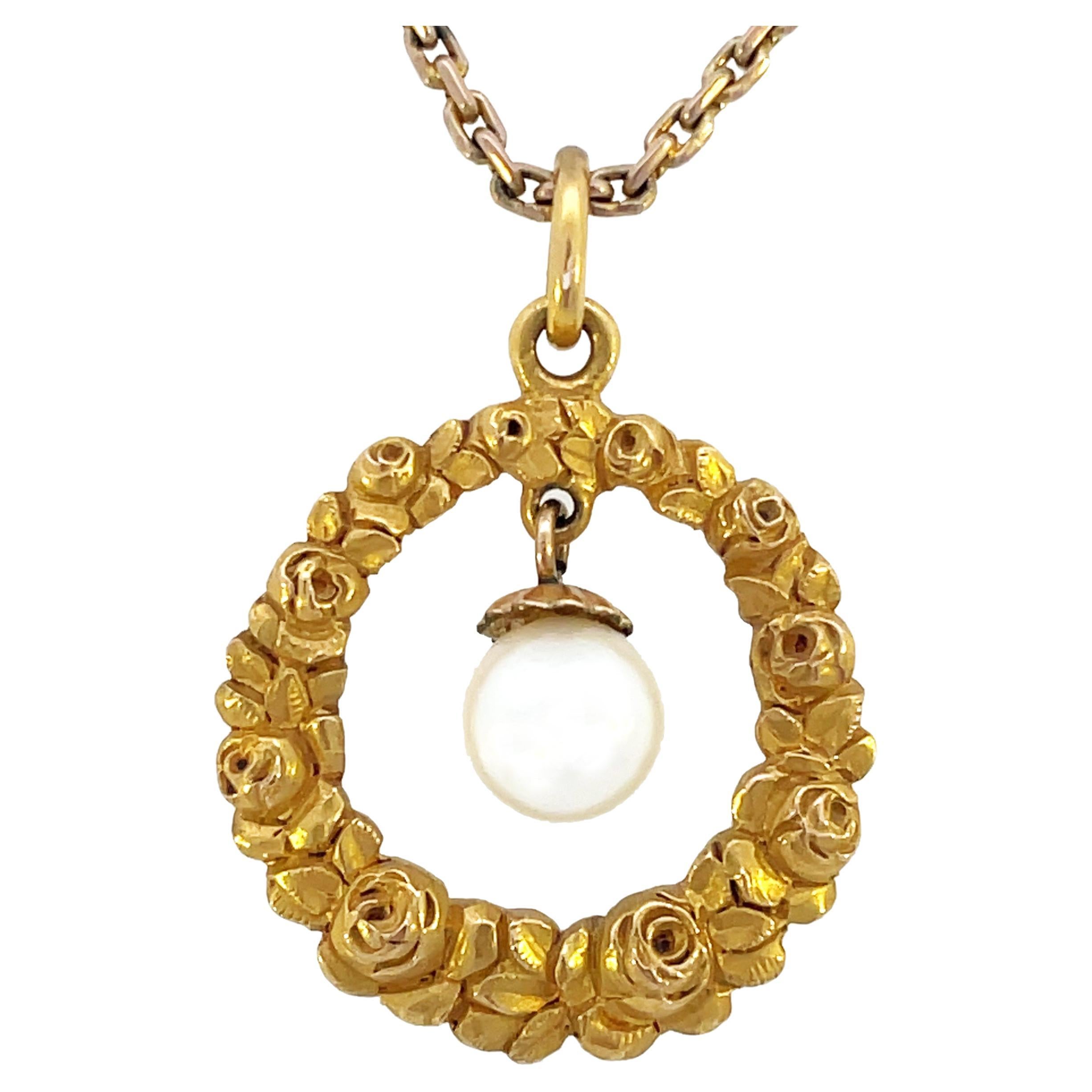 Pendentif autrichien édouardien de 1910 en or jaune 14 carats, perles et roses en vente