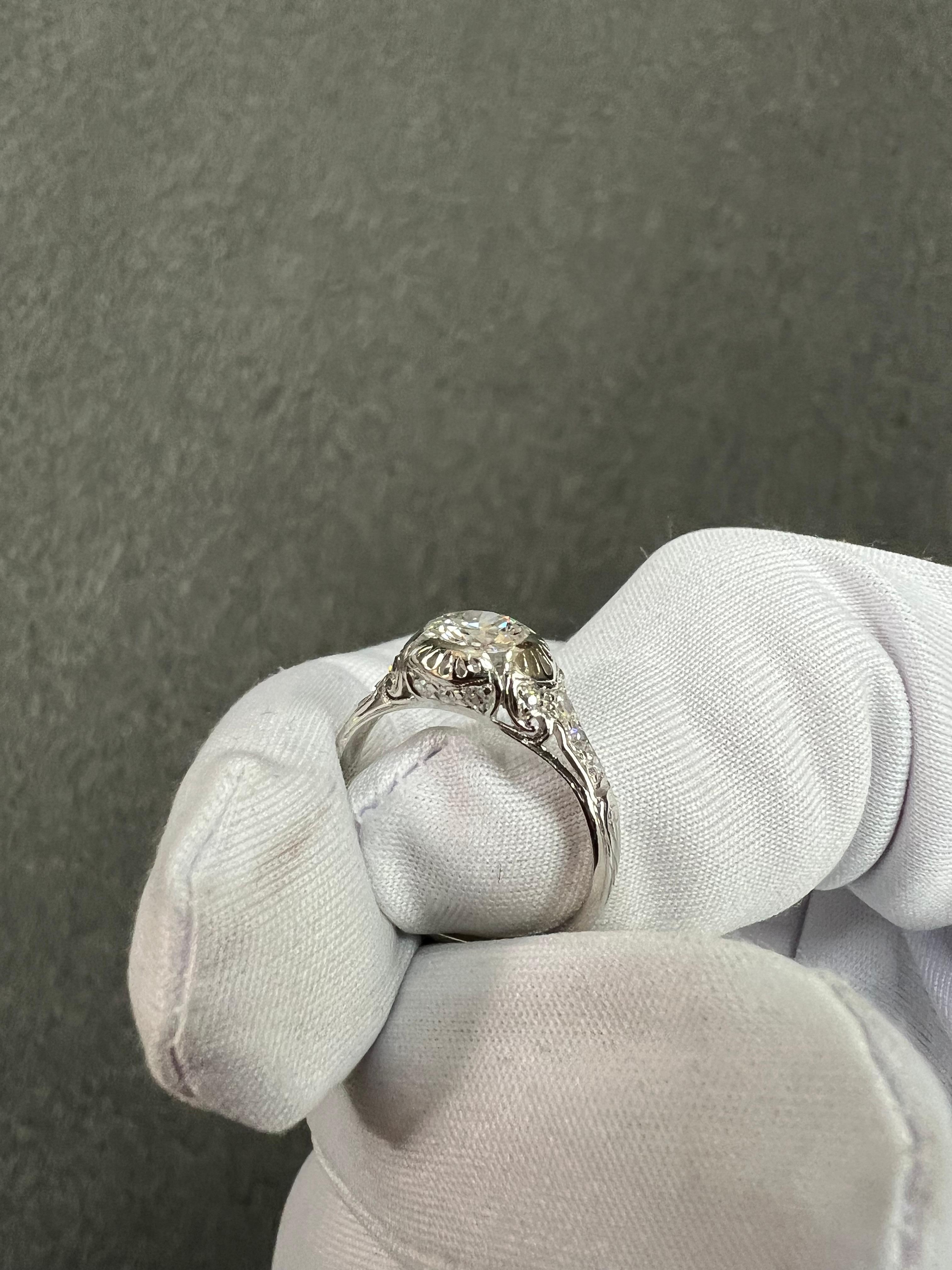 Bague de fiançailles édouardienne de 1910 en platine avec diamant européen ancien en vente 6