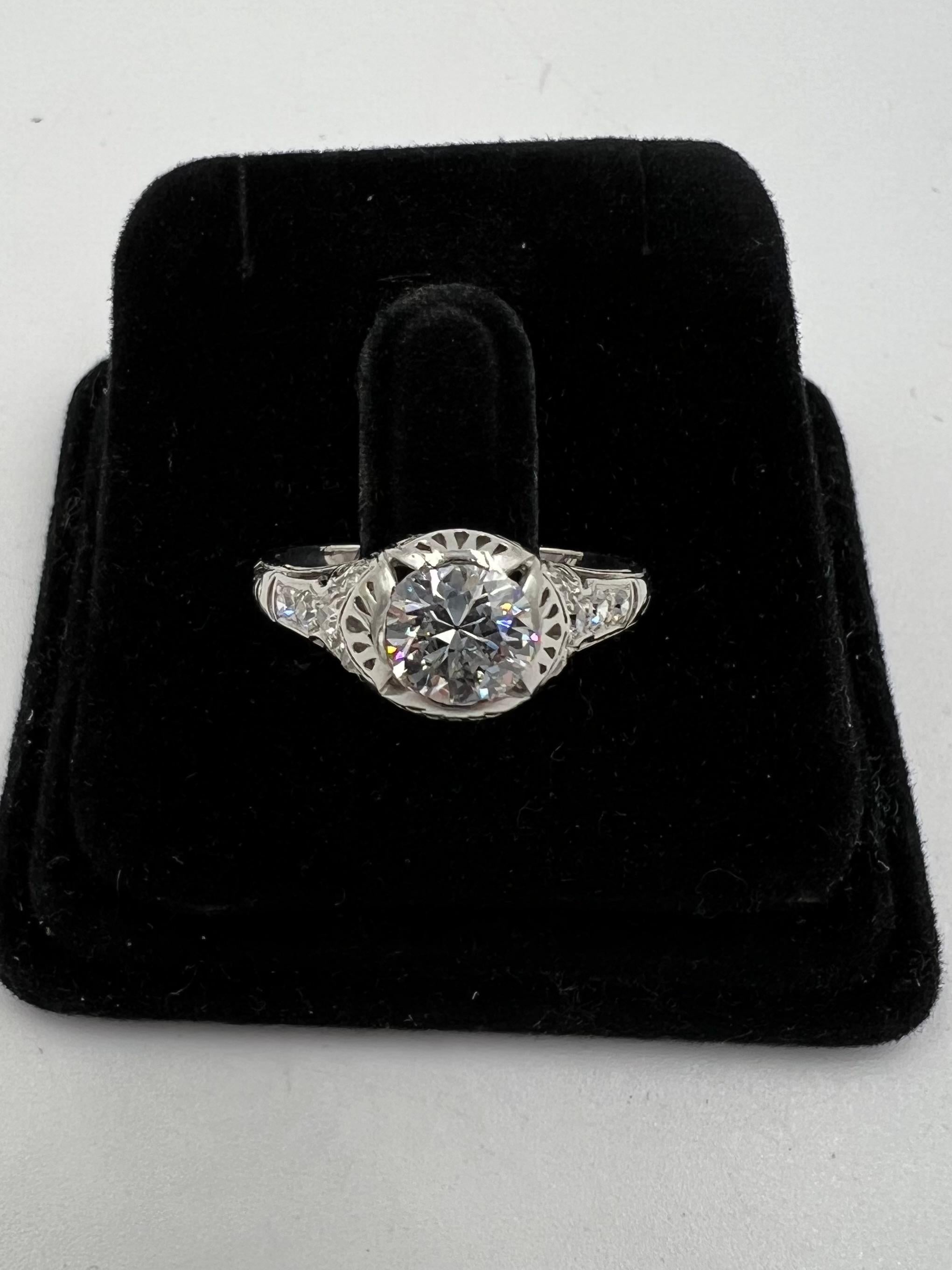 Bague de fiançailles édouardienne de 1910 en platine avec diamant européen ancien Bon état - En vente à Los Angeles, CA