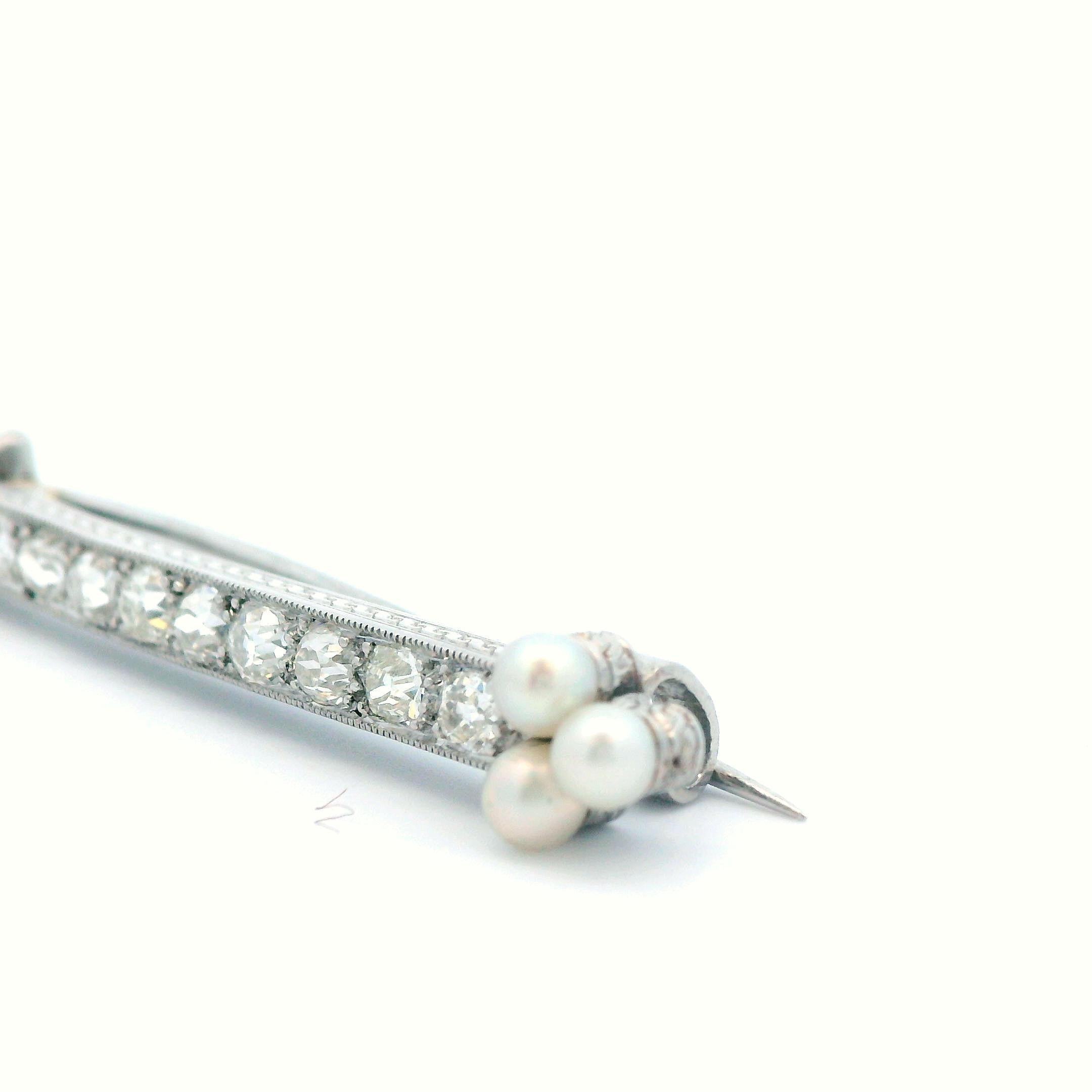1910 Edwardian Platinum Diamond and Pearl Brooch For Sale 1