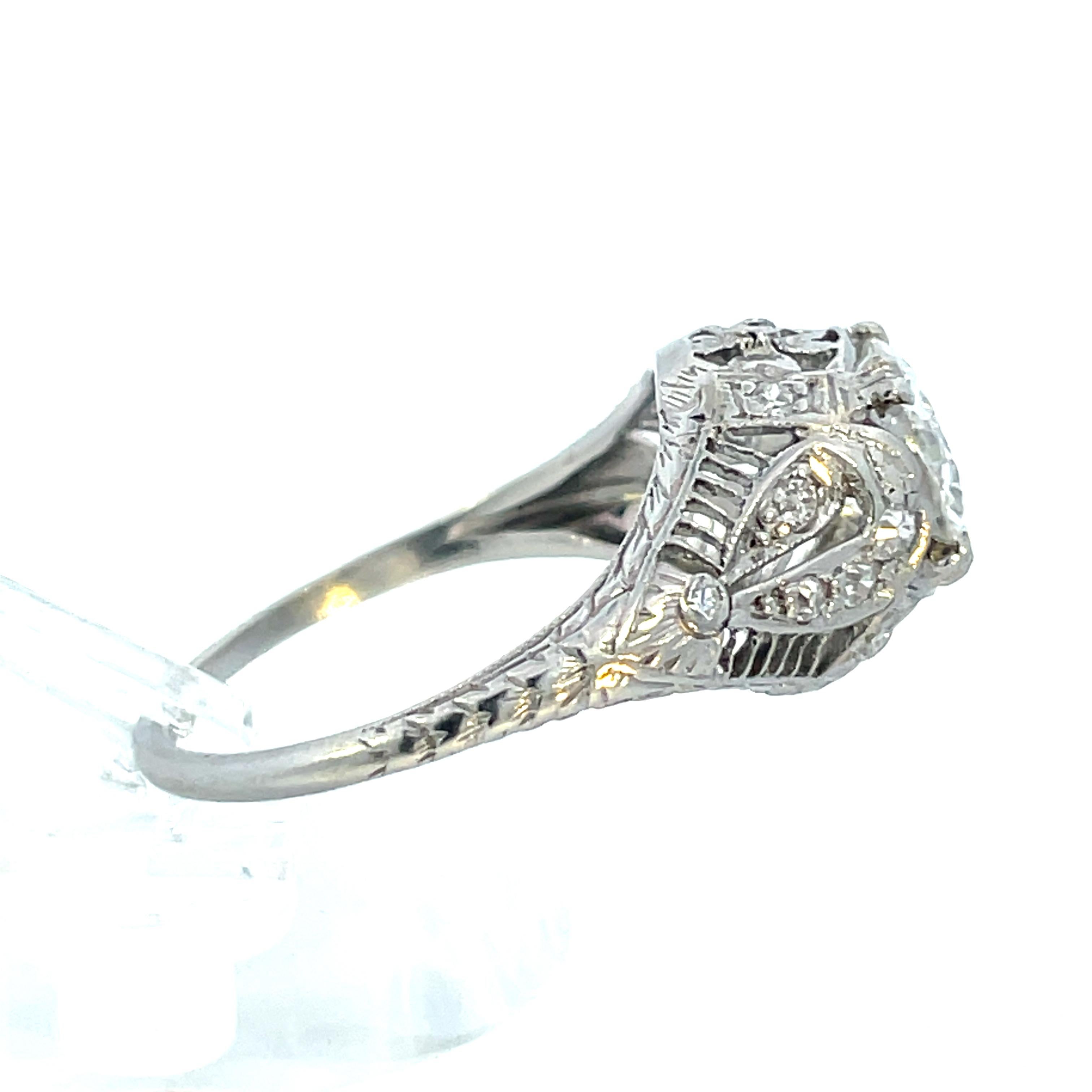 1910 Edwardian Platinum Filigree Ring with Round and European Cut Diamonds  In Excellent Condition For Sale In Lexington, KY