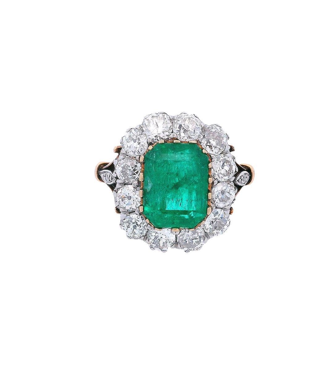 Anillo eduardiano de 1910 en platino y oro de 18 quilates con 4,30 quilates de esmeralda y diamante en venta