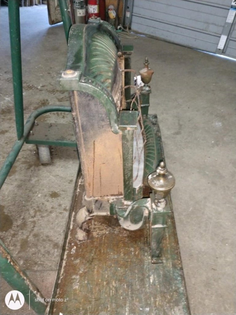 1910 Federal Style Cast Iron Gas Fireplace Insert For Sale at 1stDibs