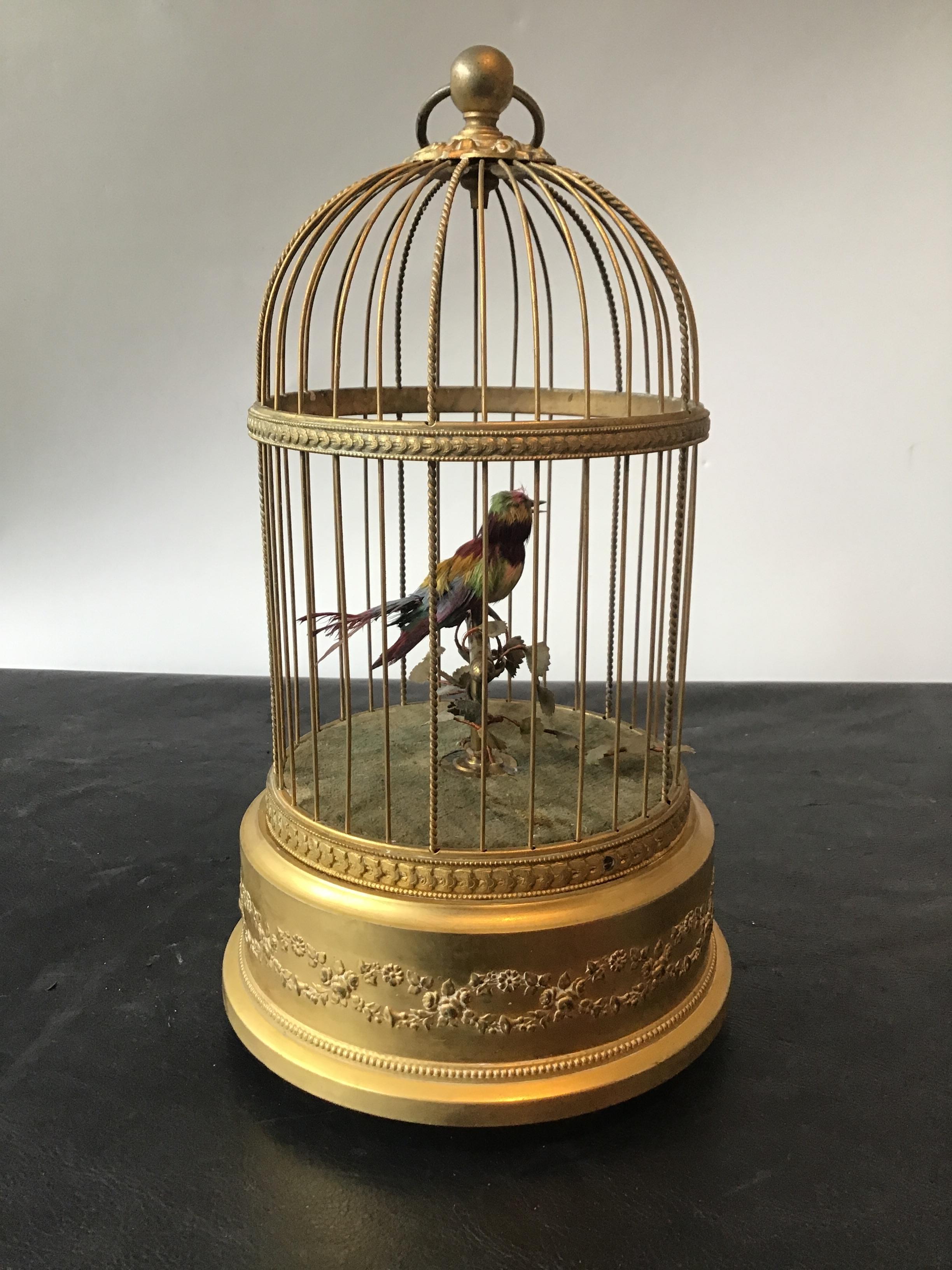 1910 French Automaton Singing Bird in Gilt Brass Cage In Good Condition In Tarrytown, NY