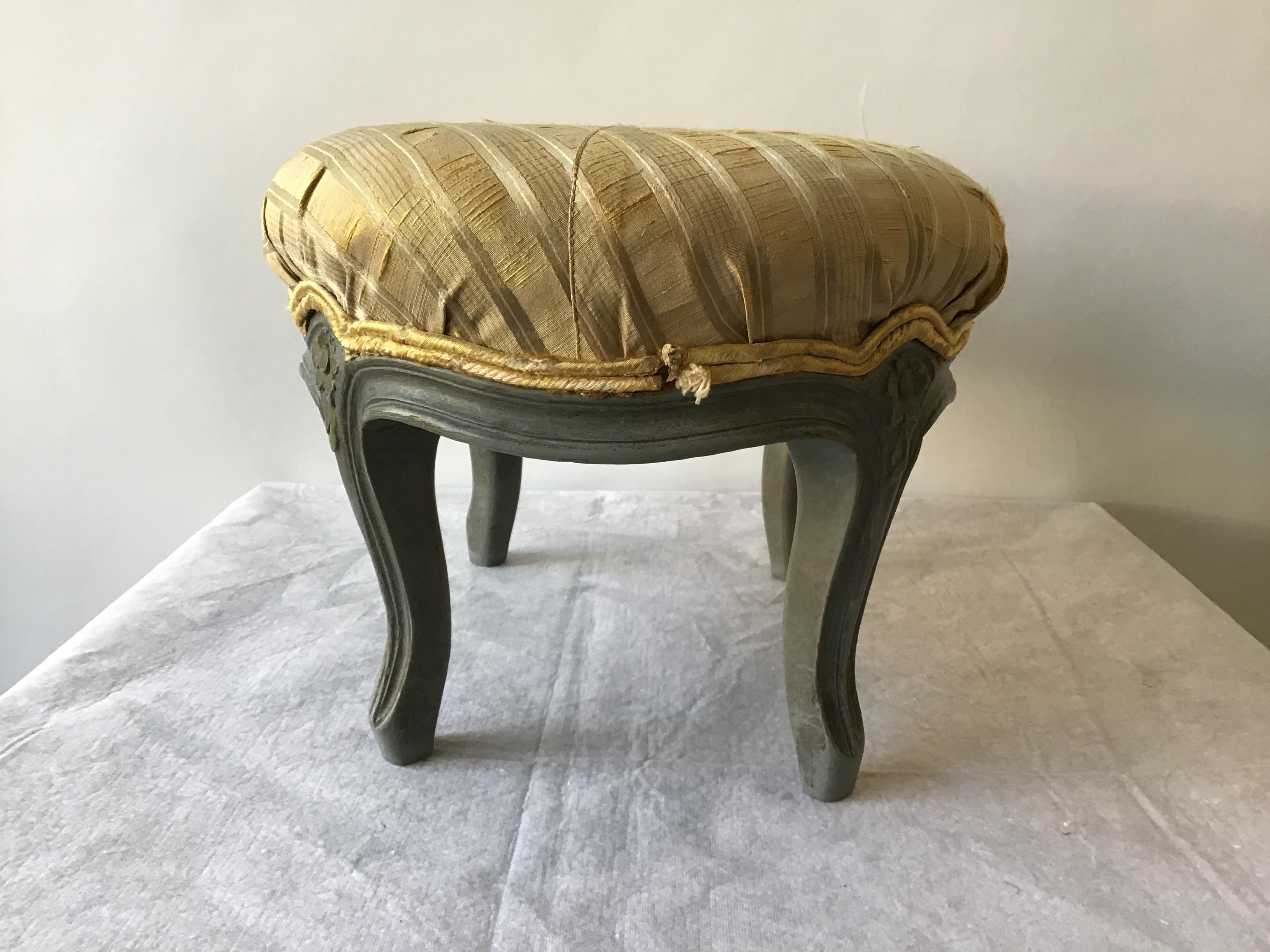 1910 French Carved Wood Painted Footstool In Good Condition In Tarrytown, NY