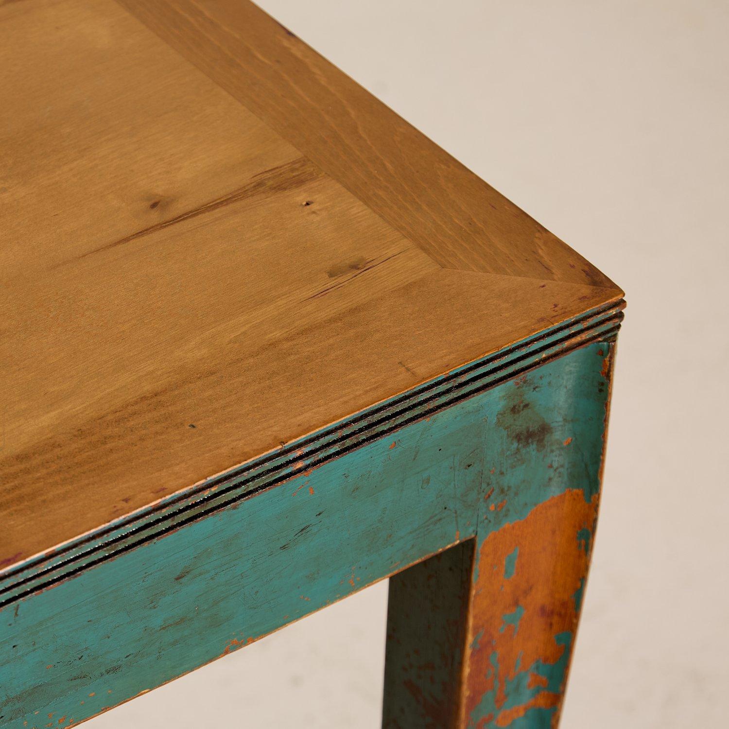 Tables de bistro françaises à pieds évasés de 1910 avec peinture superposée en vente 4