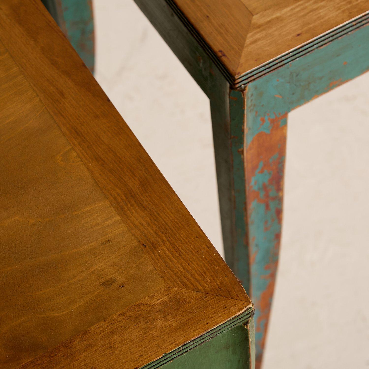 Tables de bistro françaises à pieds évasés de 1910 avec peinture superposée en vente 6