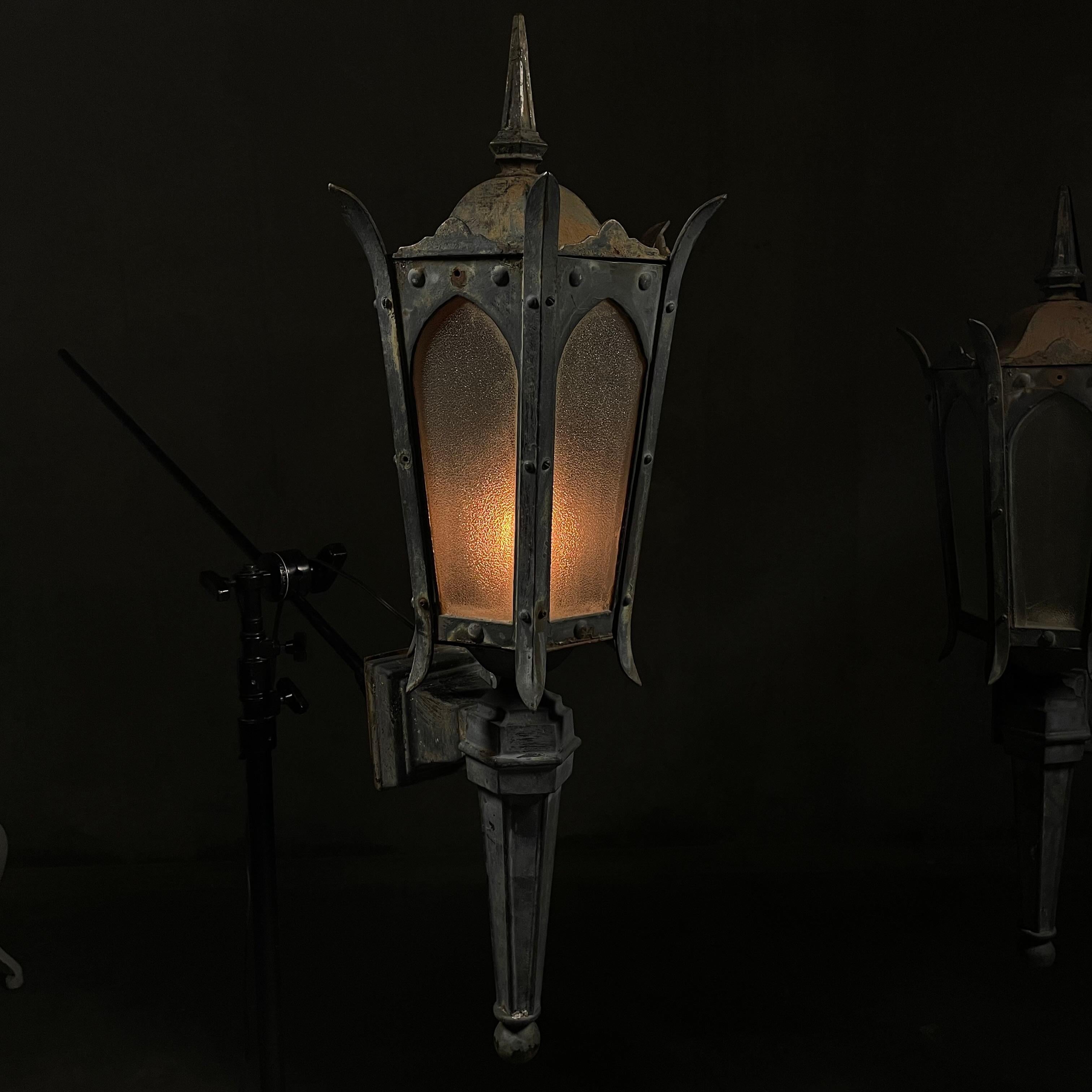 Glass 1910 group of four exterior cast iron lantern sconce lights For Sale