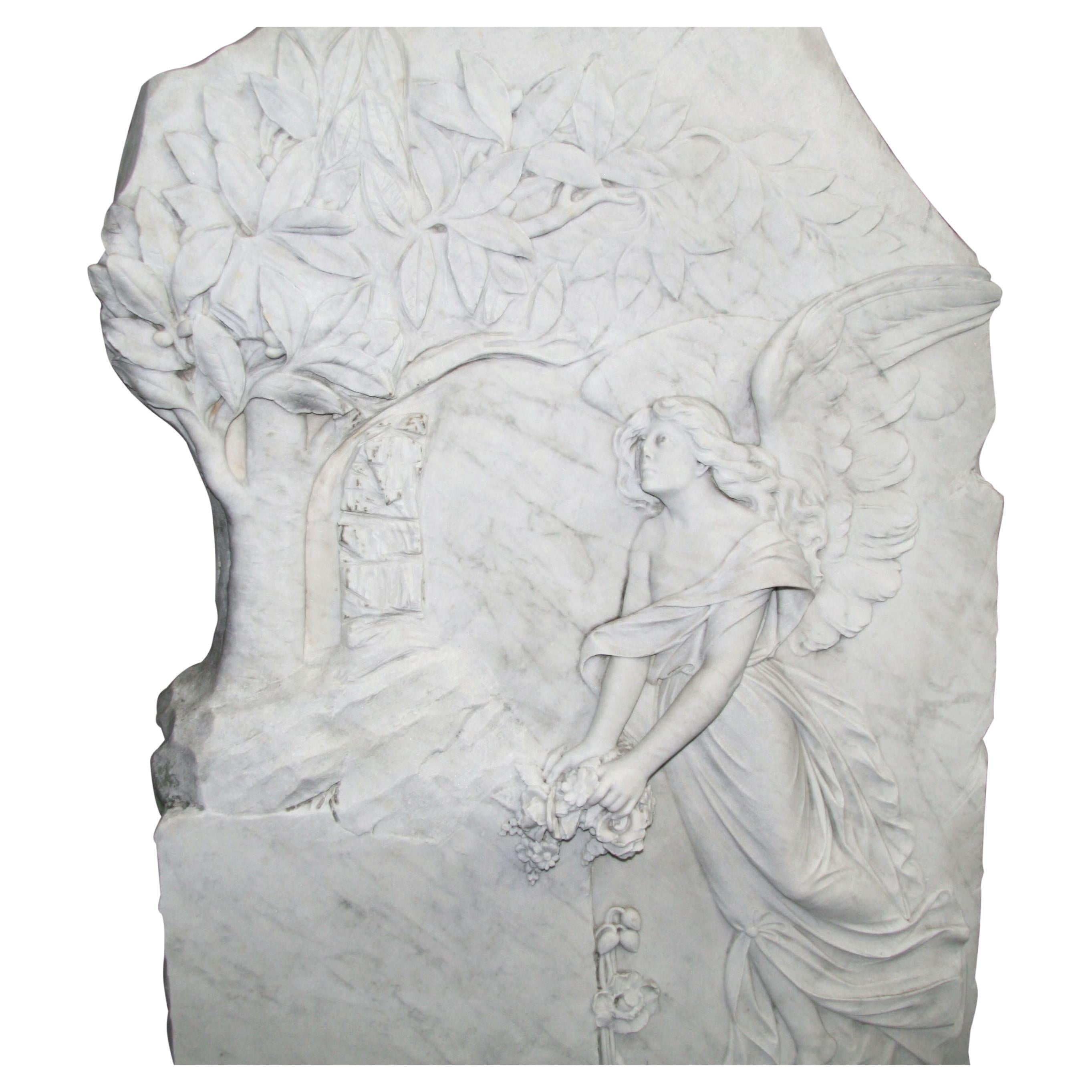 Scultura da parete Angelo in marmo scolpito a mano del 1910