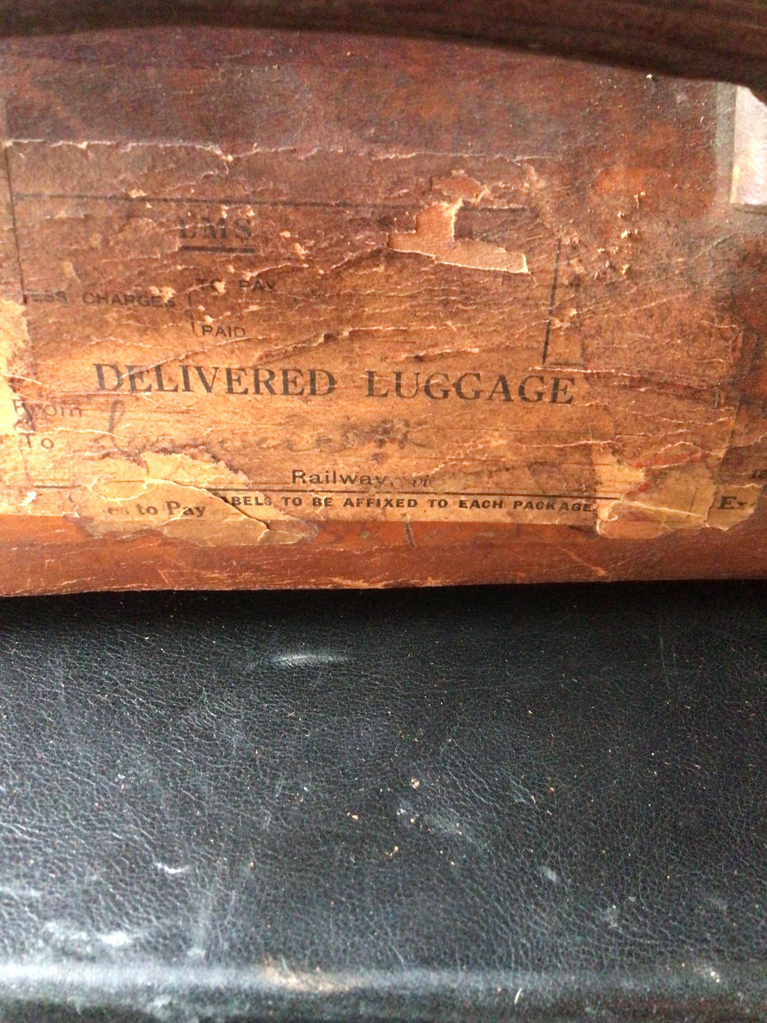 Early 20th Century 1910 Leather Suitcase For Sale