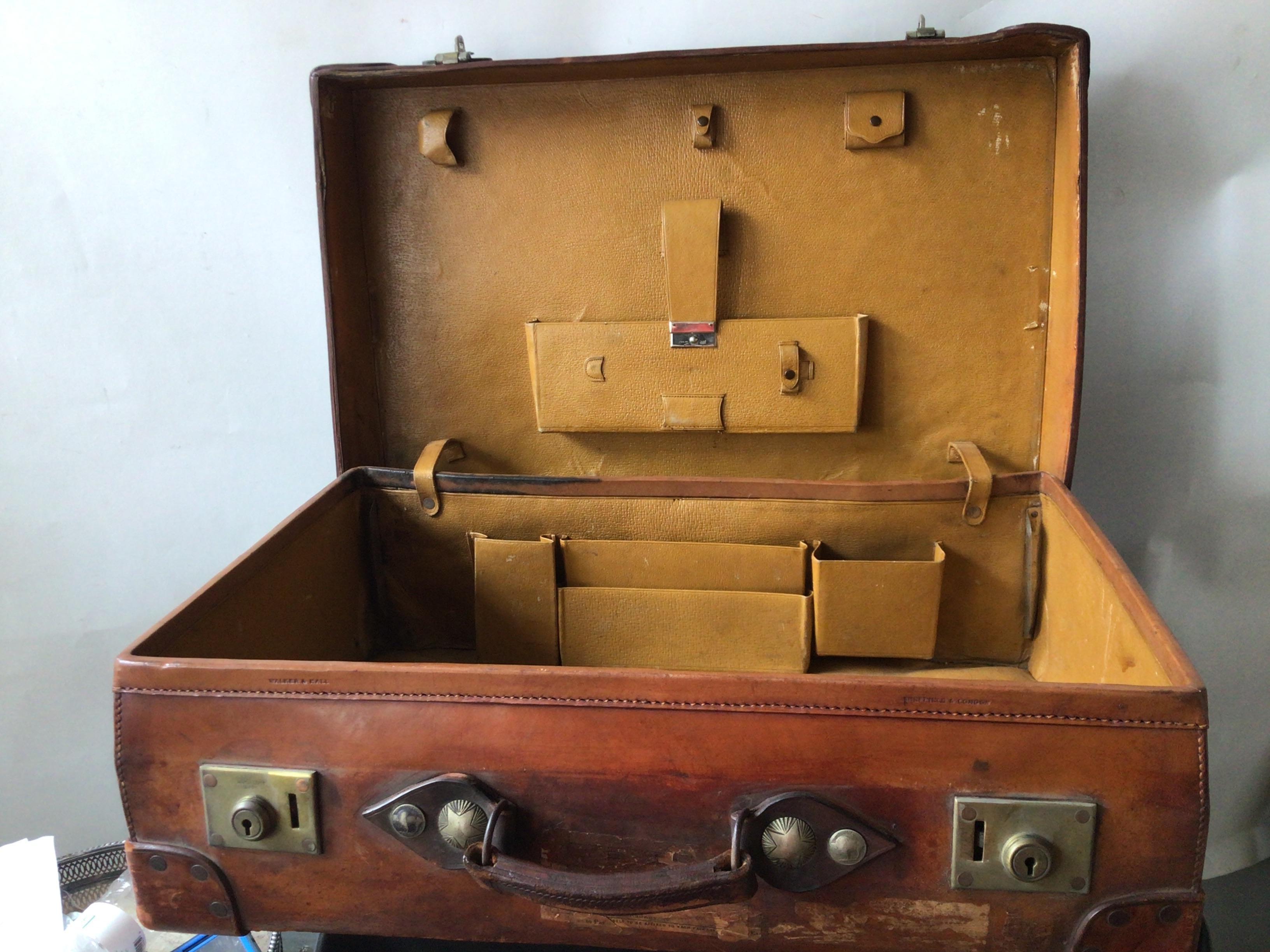 1910 Leather Suitcase For Sale 2