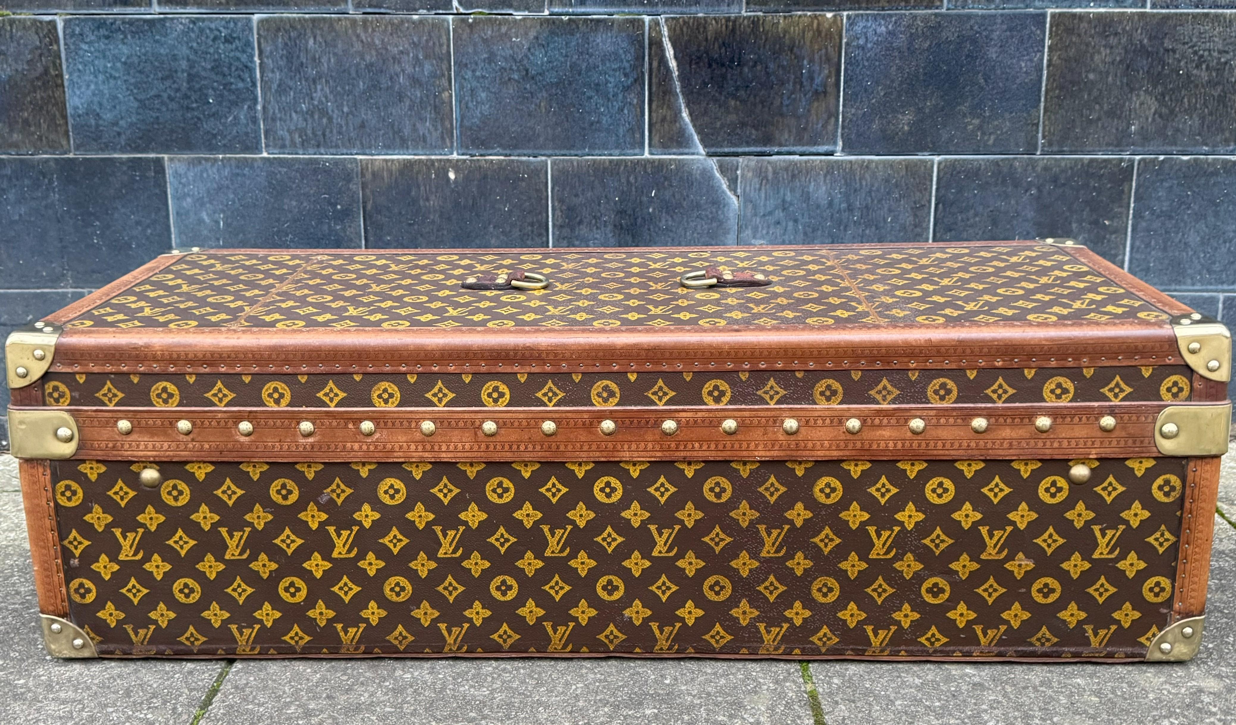 1910 Louis Vuitton Britannica encyclopaedia Trunk For Sale 6
