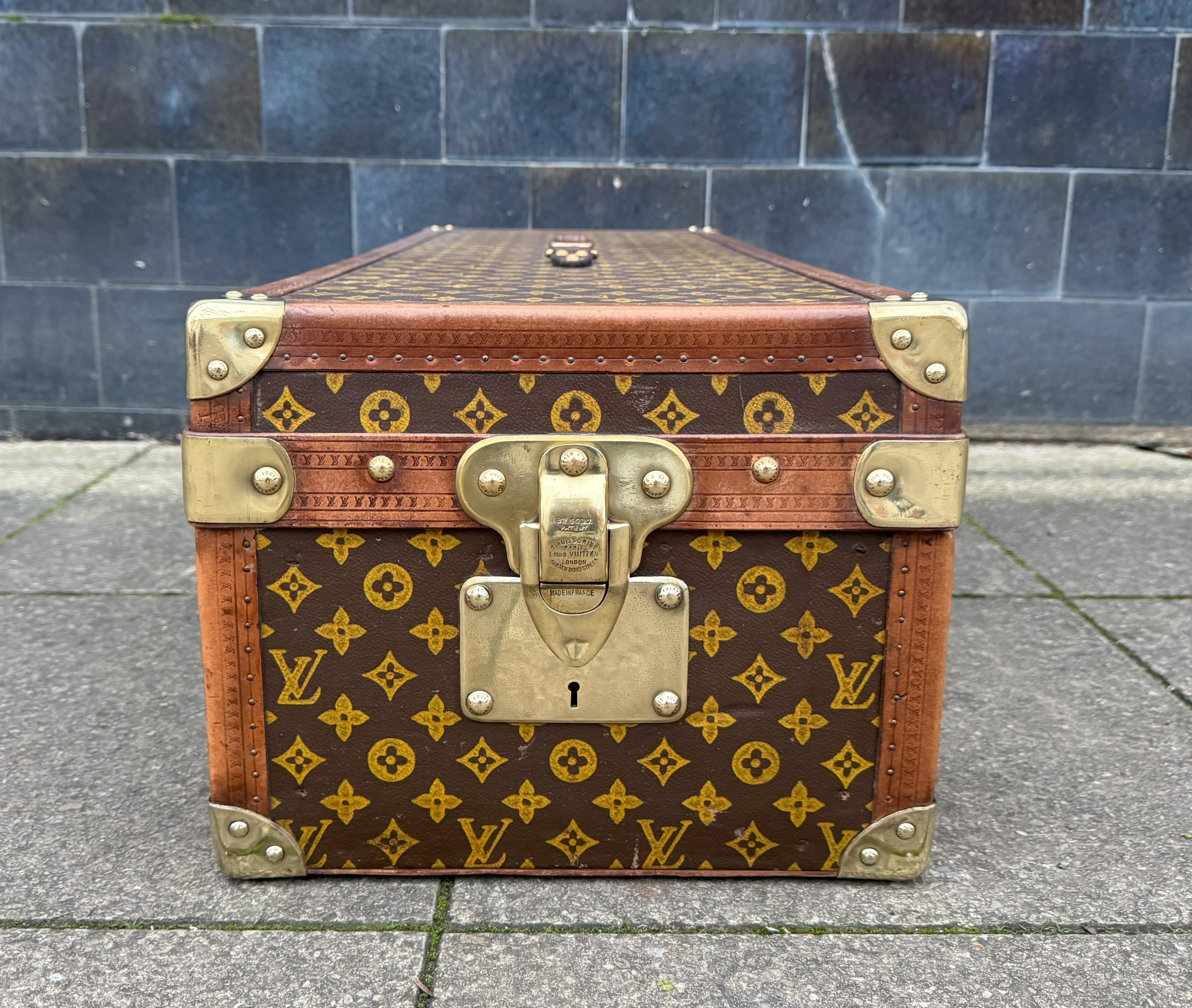 Women's or Men's 1910 Louis Vuitton Britannica encyclopaedia Trunk For Sale