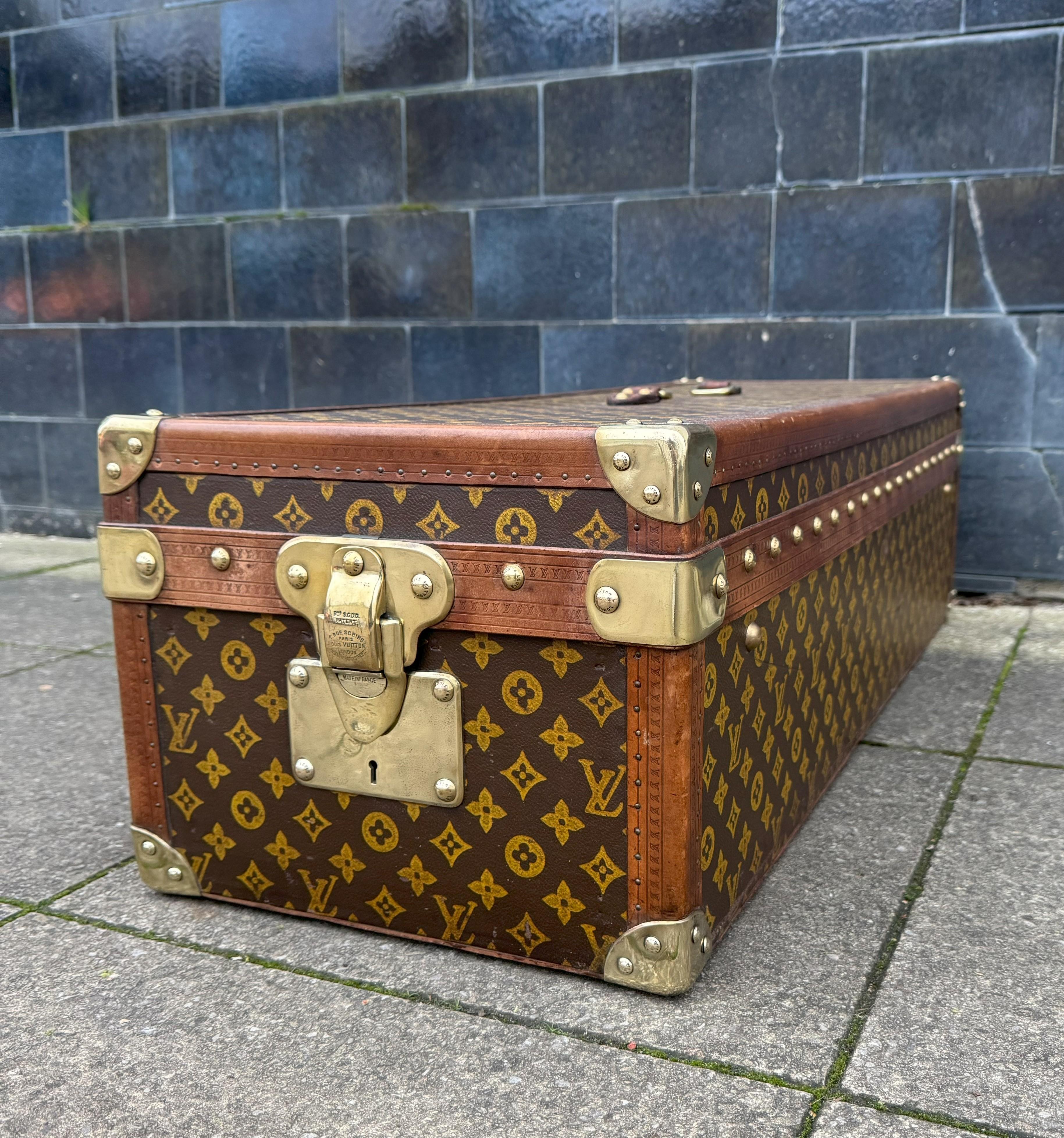 1910 Louis Vuitton Britannica encyclopaedia Trunk For Sale 4