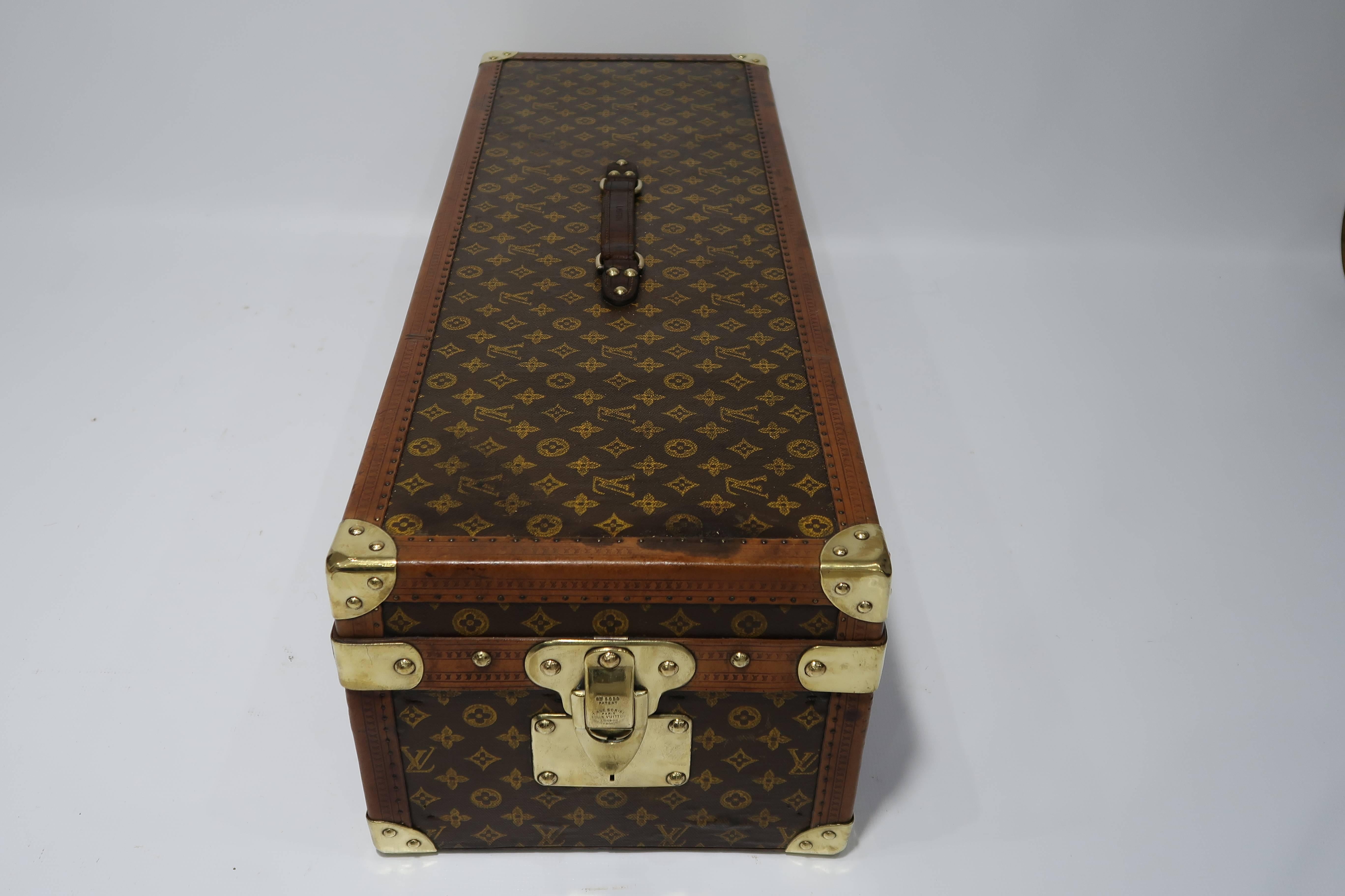 1910 Louis Vuitton Britannica Library Trunk with Complete Britannica Set In Good Condition For Sale In London, GB